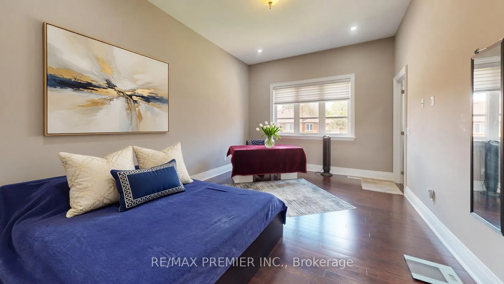 Photo 10 of 95 Sarracini Crescent, Vaughan, Islington Woods — HOMEH