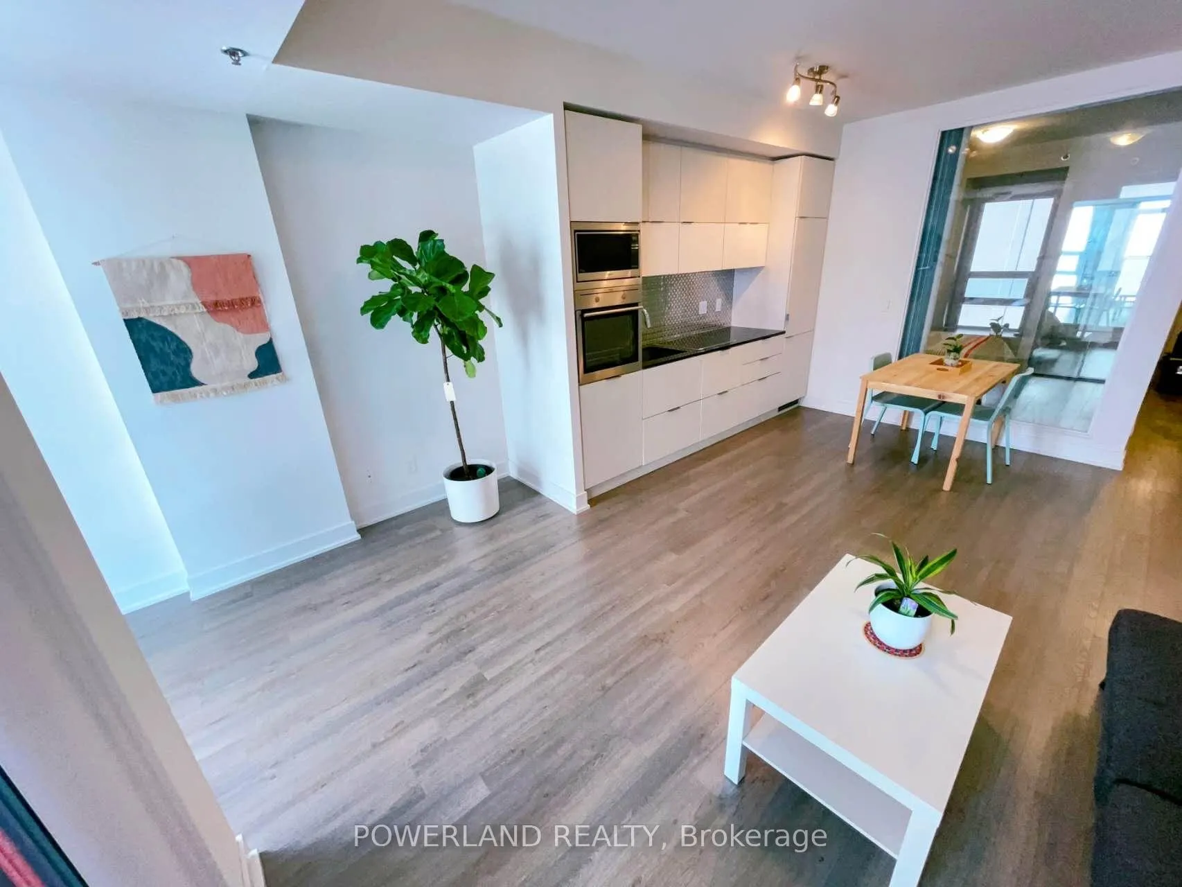 Front of Unit 1411, 318 Richmond Street W