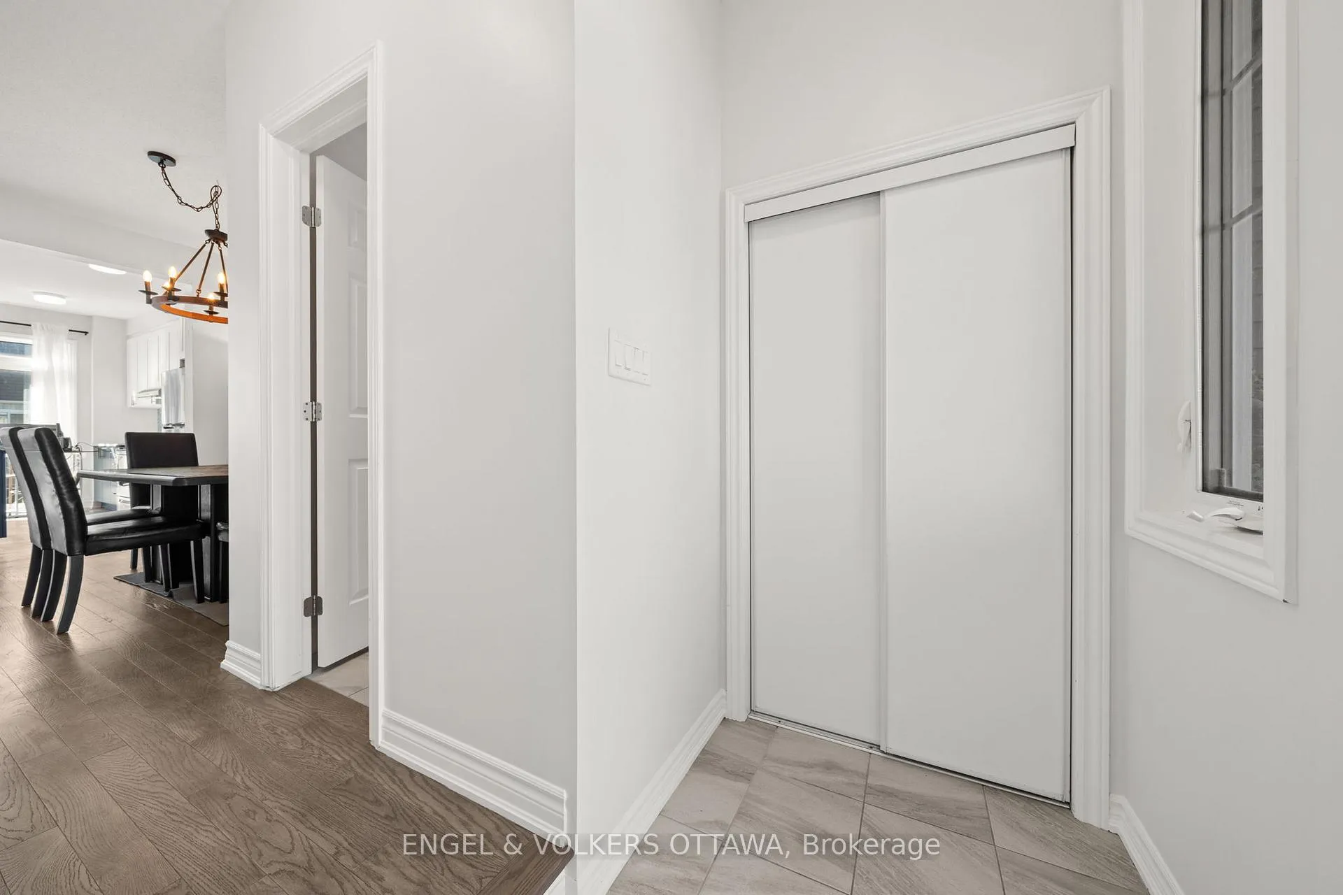 Photo 4 of 705 Perseus Avenue, Ottawa, Barrhaven - Half Moon Bay — HOMEH