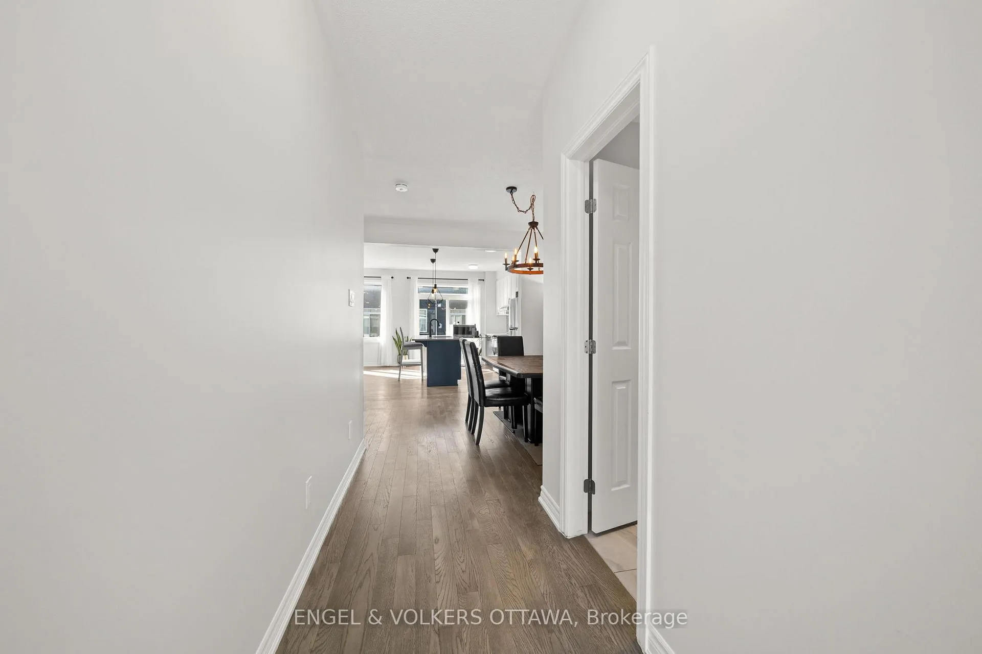 Photo 5 of 705 Perseus Avenue, Ottawa, Barrhaven - Half Moon Bay — HOMEH