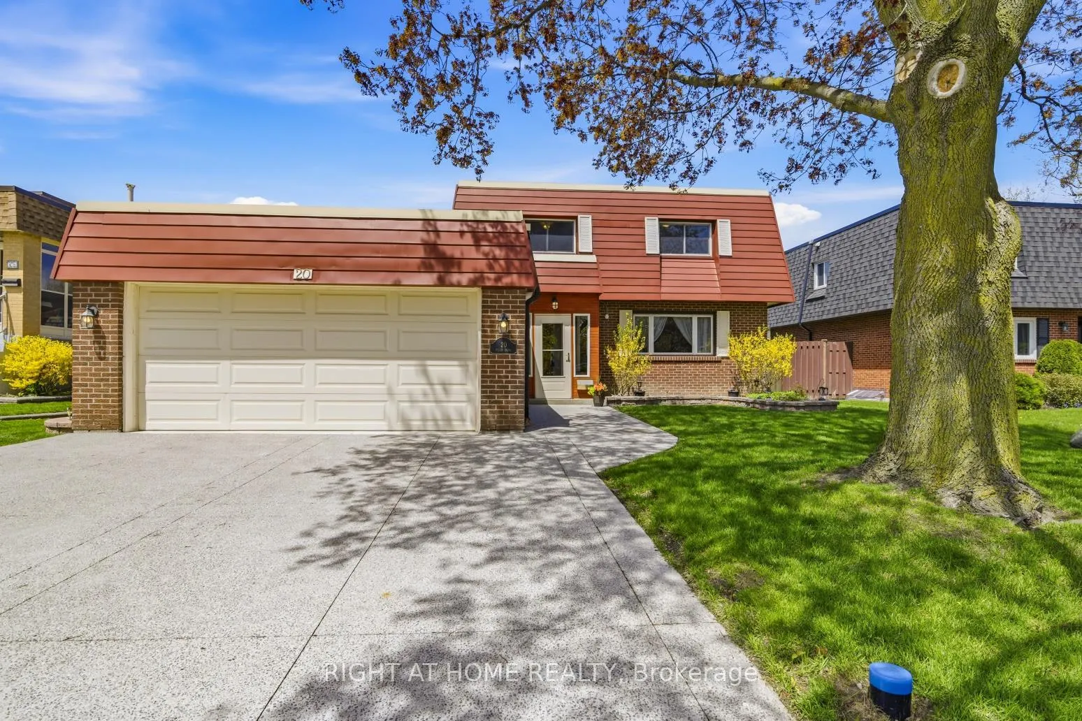 Photo 4 of 20 Tilley Drive, Scarborough, Centennial Scarborough — HOMEH