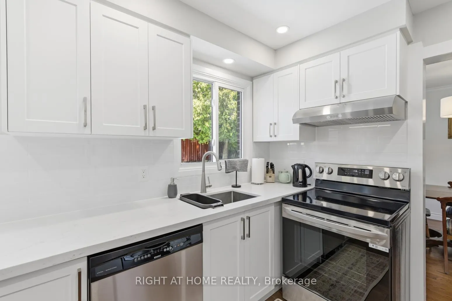 Photo 9 of 20 Tilley Drive, Scarborough, Centennial Scarborough — HOMEH
