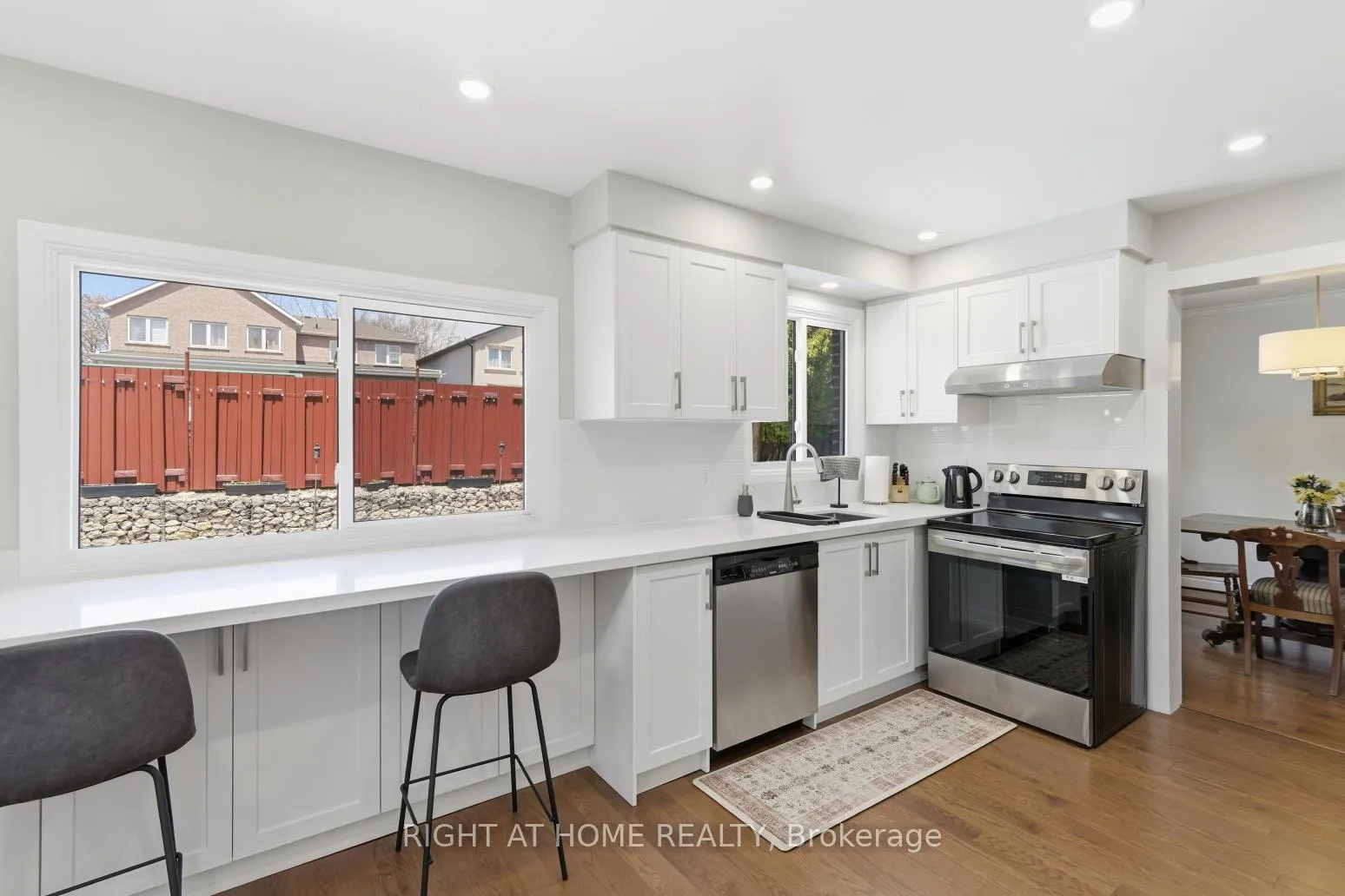 Photo 10 of 20 Tilley Drive, Scarborough, Centennial Scarborough — HOMEH