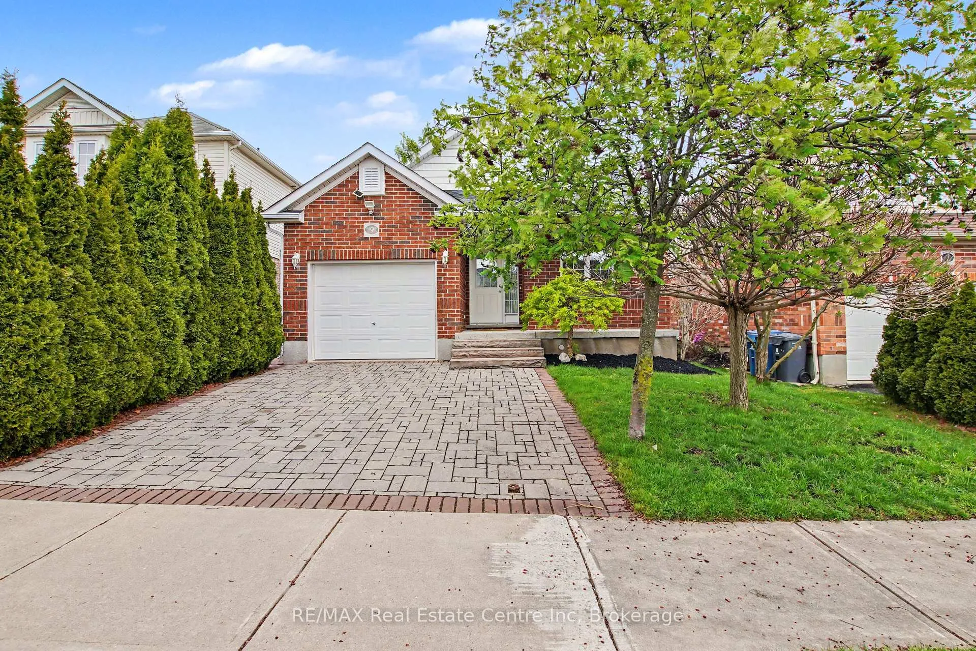 Photo 1 of 9 Washburn Drive, Guelph, Grange Road — HOMEH
