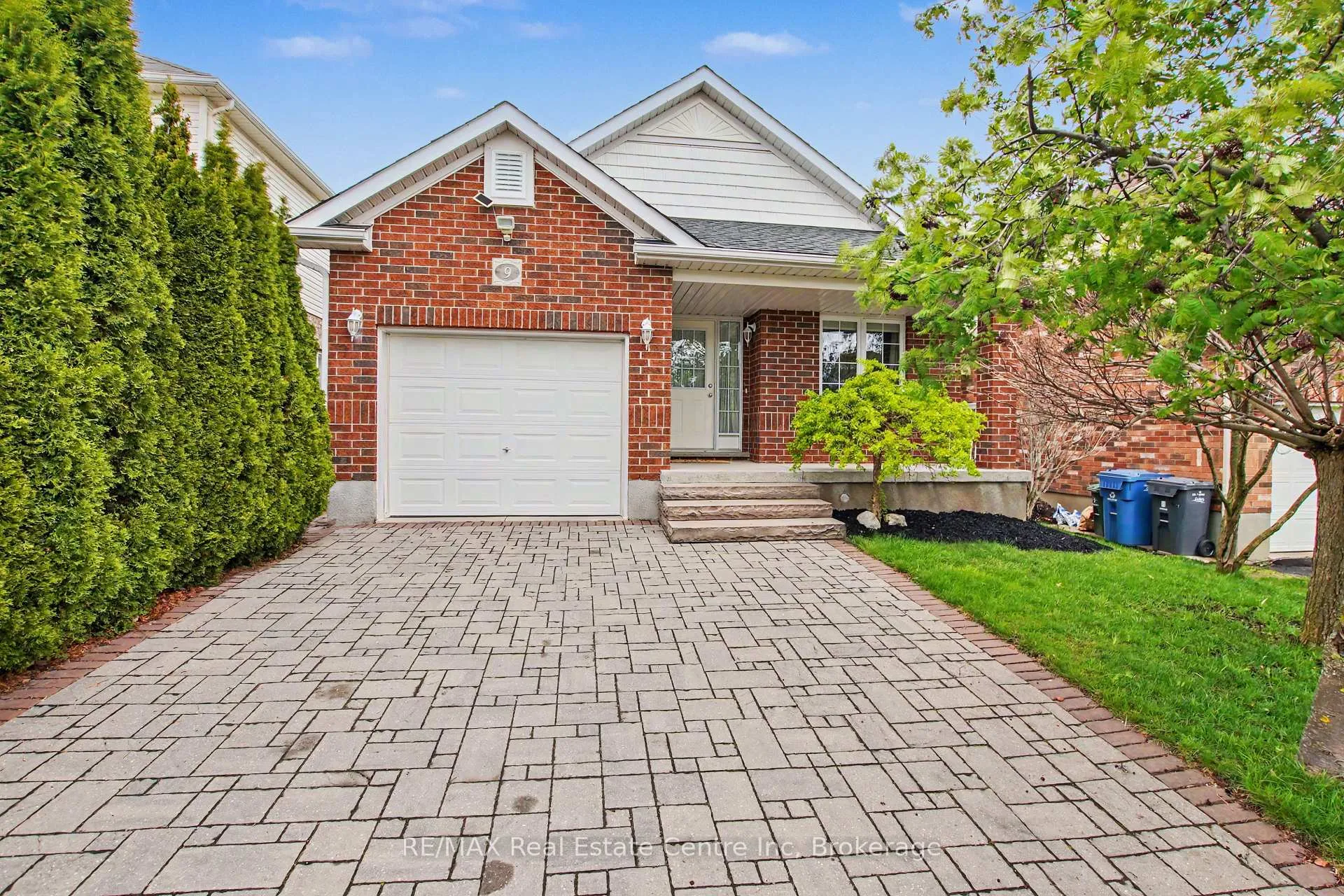 Photo 2 of 9 Washburn Drive, Guelph, Grange Road — HOMEH