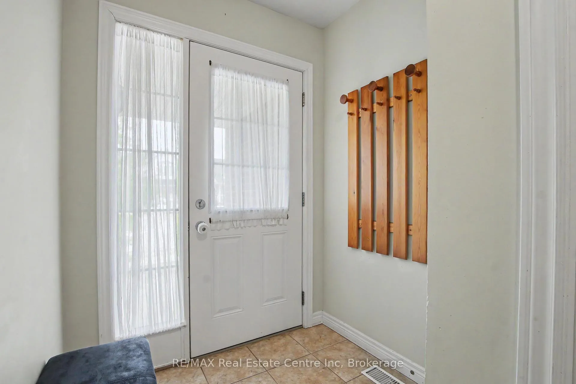 Photo 4 of 9 Washburn Drive, Guelph, Grange Road — HOMEH