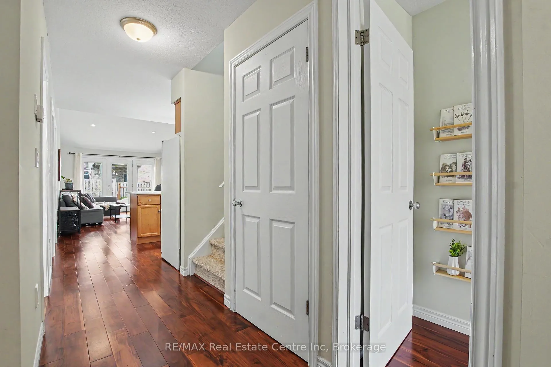 Photo 5 of 9 Washburn Drive, Guelph, Grange Road — HOMEH