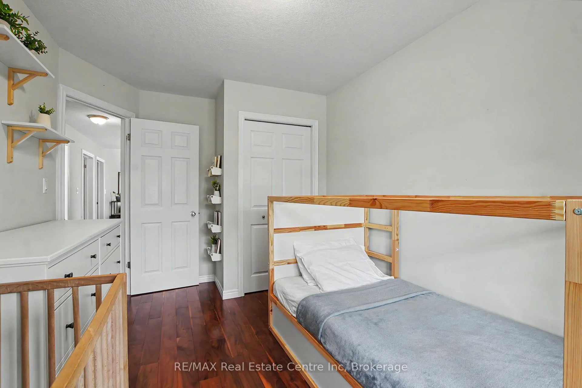 Photo 16 of 9 Washburn Drive, Guelph, Grange Road — HOMEH
