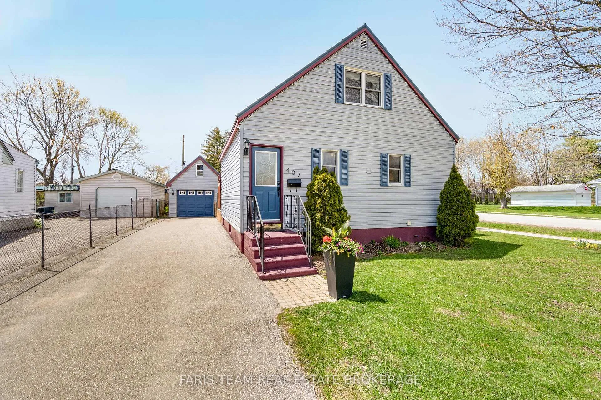 Photo 1 of 407 Bayview Parkway, Orillia — HOMEH