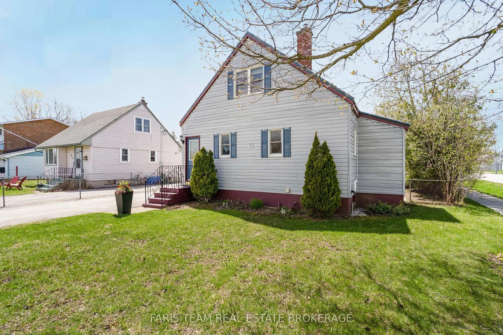 Photo 2 of 407 Bayview Parkway, Orillia — HOMEH