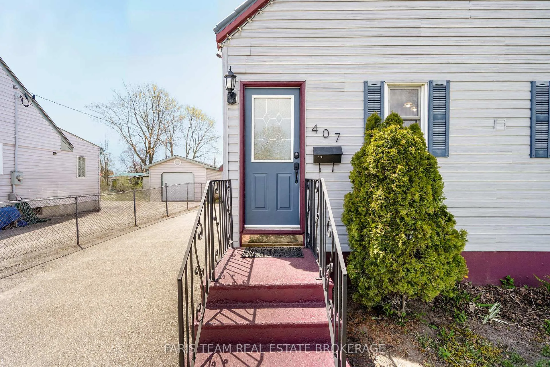 Photo 3 of 407 Bayview Parkway, Orillia — HOMEH