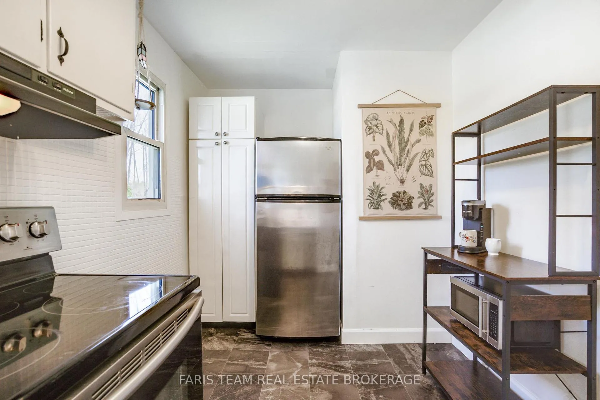 Photo 7 of 407 Bayview Parkway, Orillia — HOMEH
