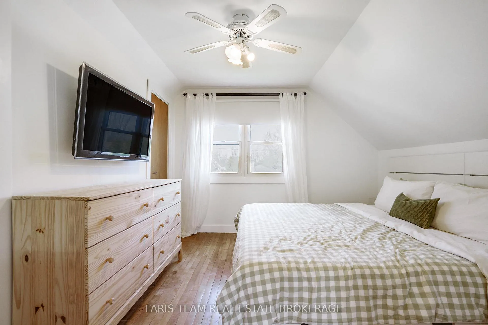 Photo 15 of 407 Bayview Parkway, Orillia — HOMEH