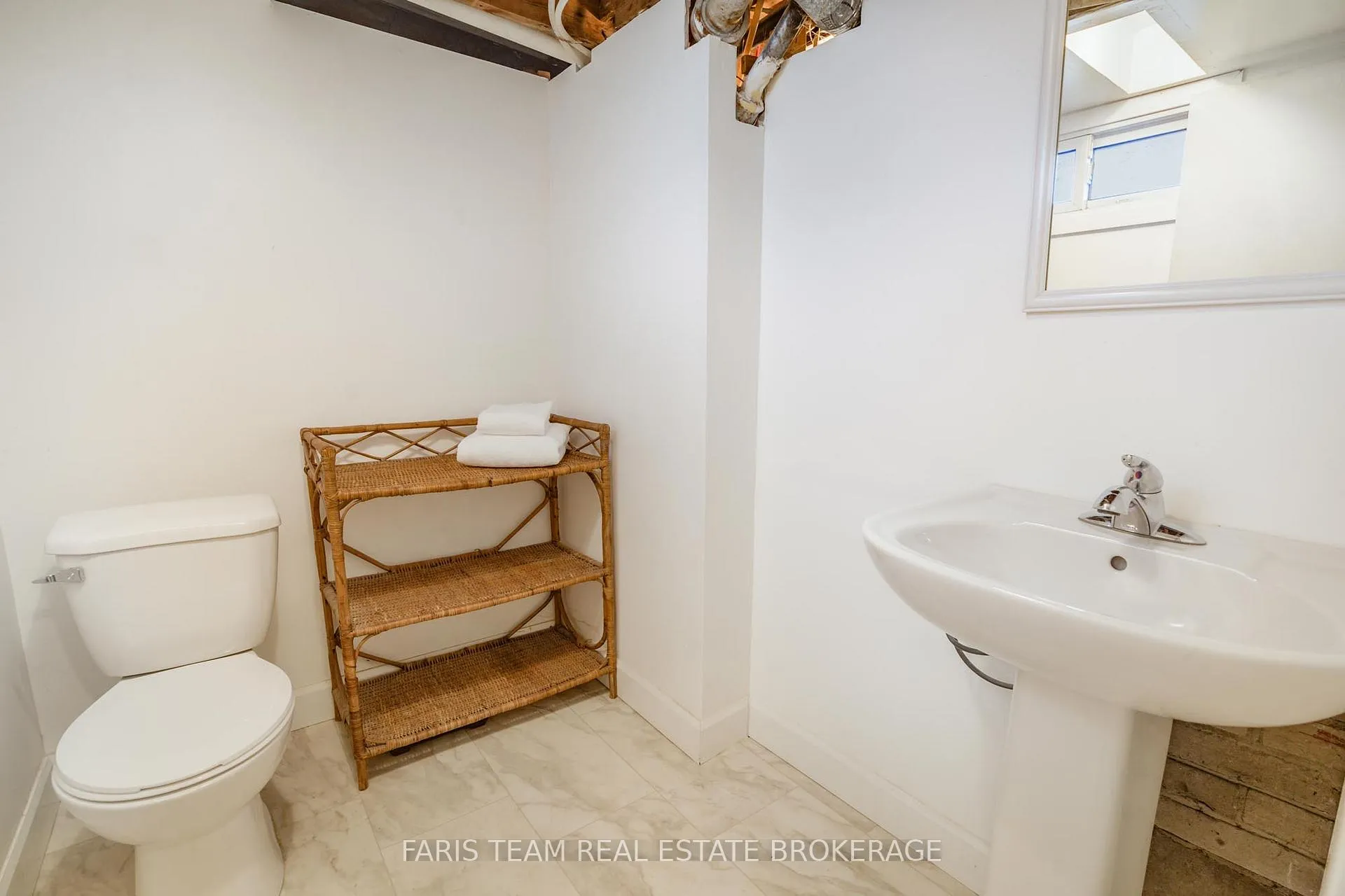 Photo 23 of 407 Bayview Parkway, Orillia — HOMEH