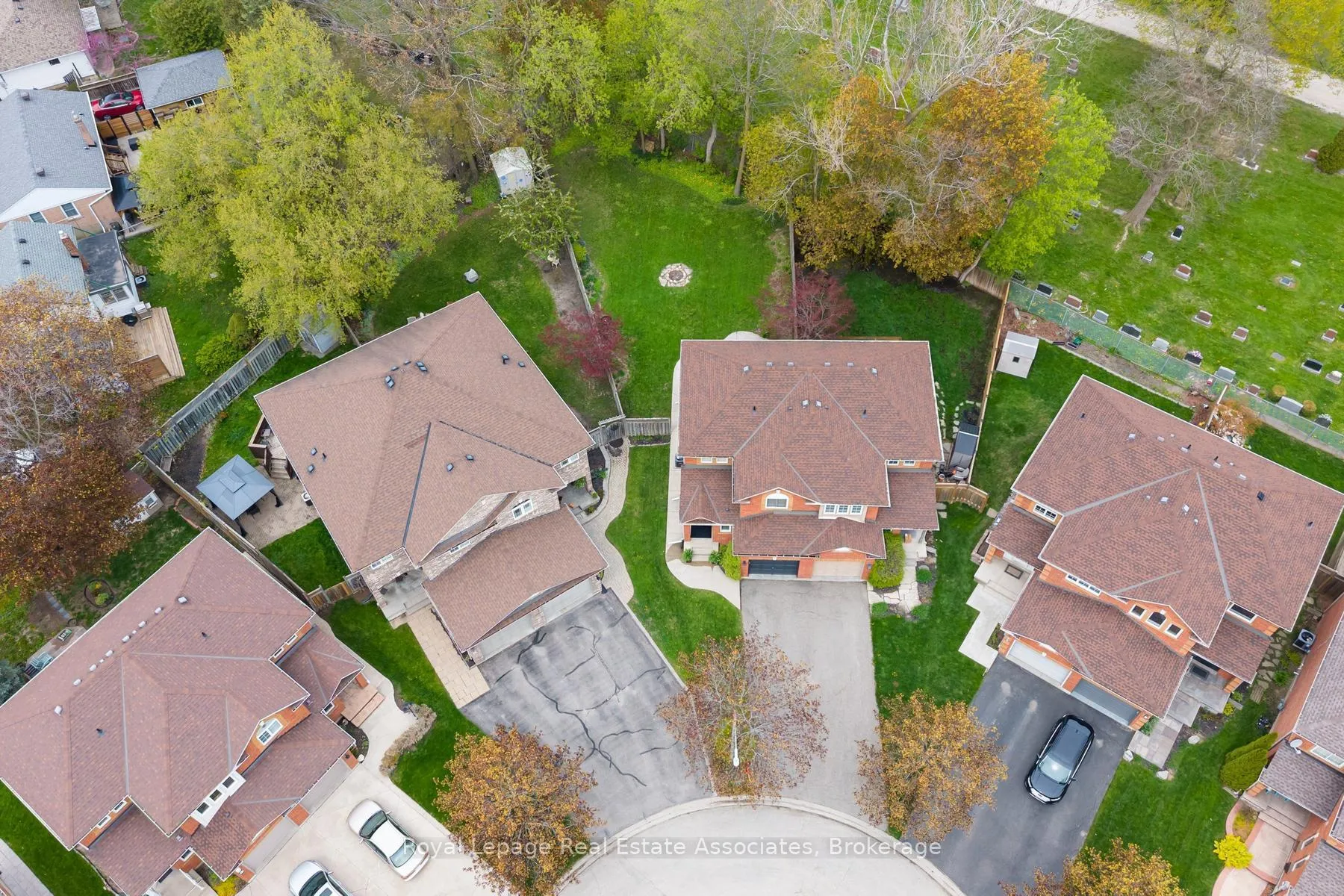Photo 1 of 28 Gilmer Court, Halton Hills, Georgetown — HOMEH