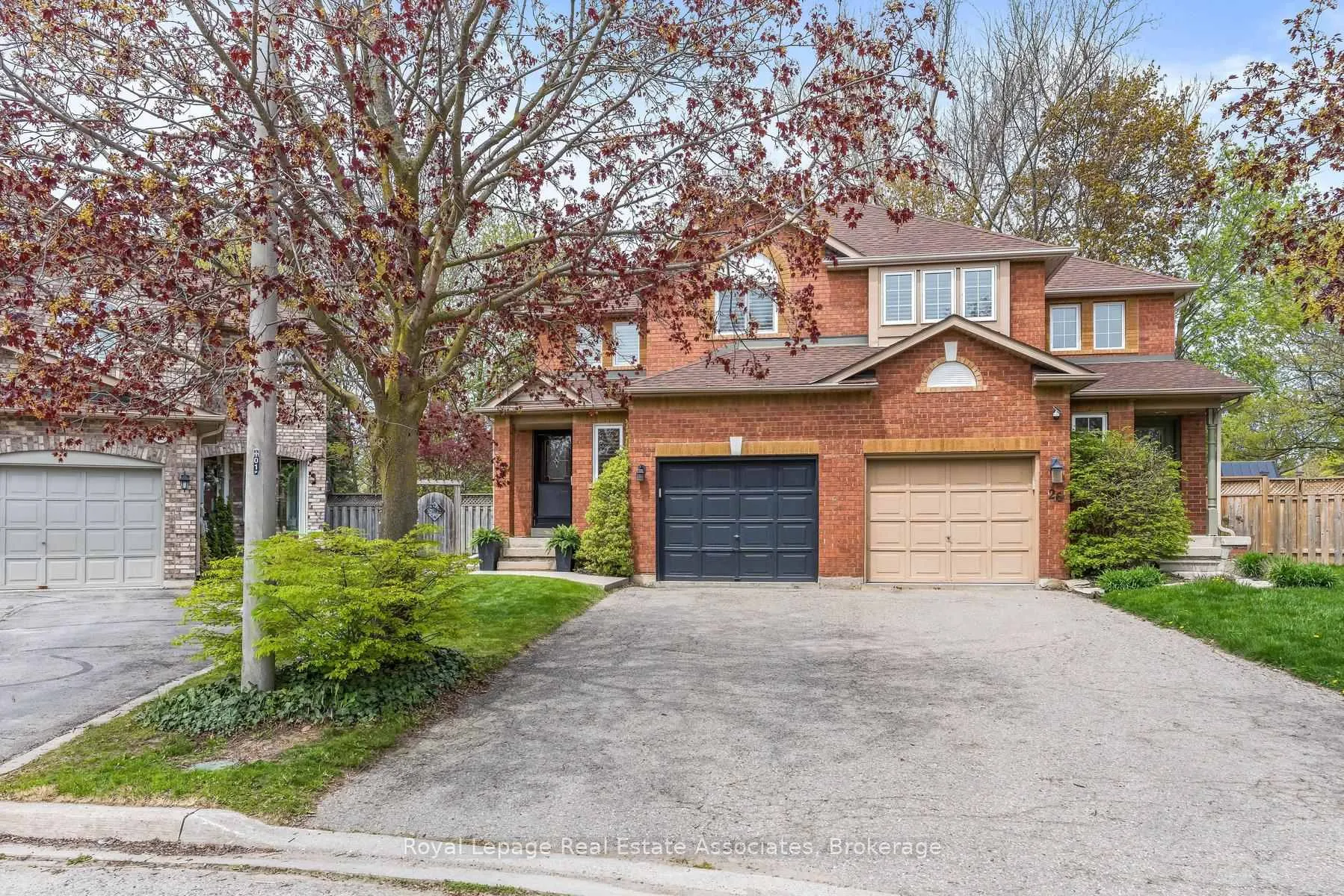 Photo 2 of 28 Gilmer Court, Halton Hills, Georgetown — HOMEH