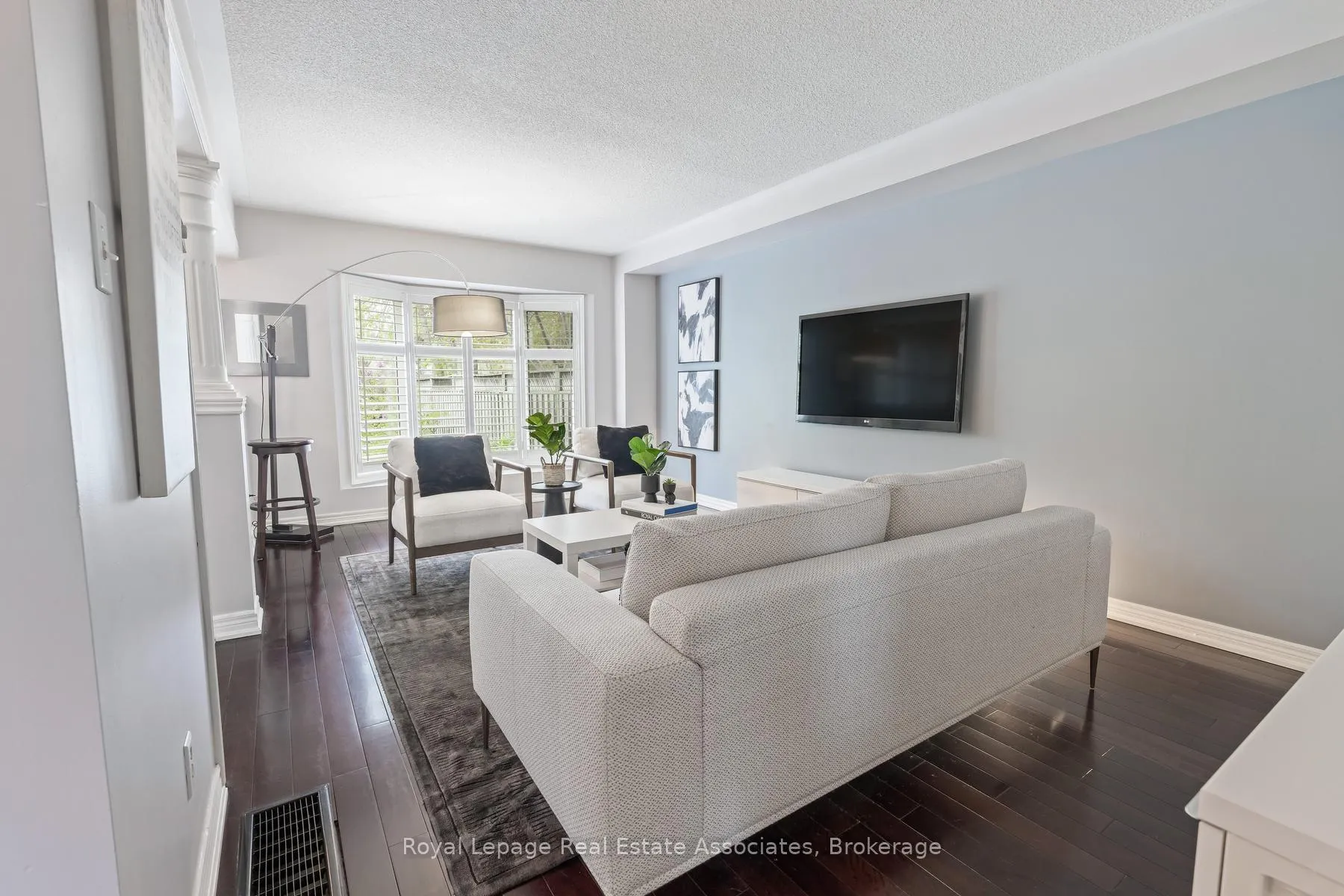 Photo 5 of 28 Gilmer Court, Halton Hills, Georgetown — HOMEH
