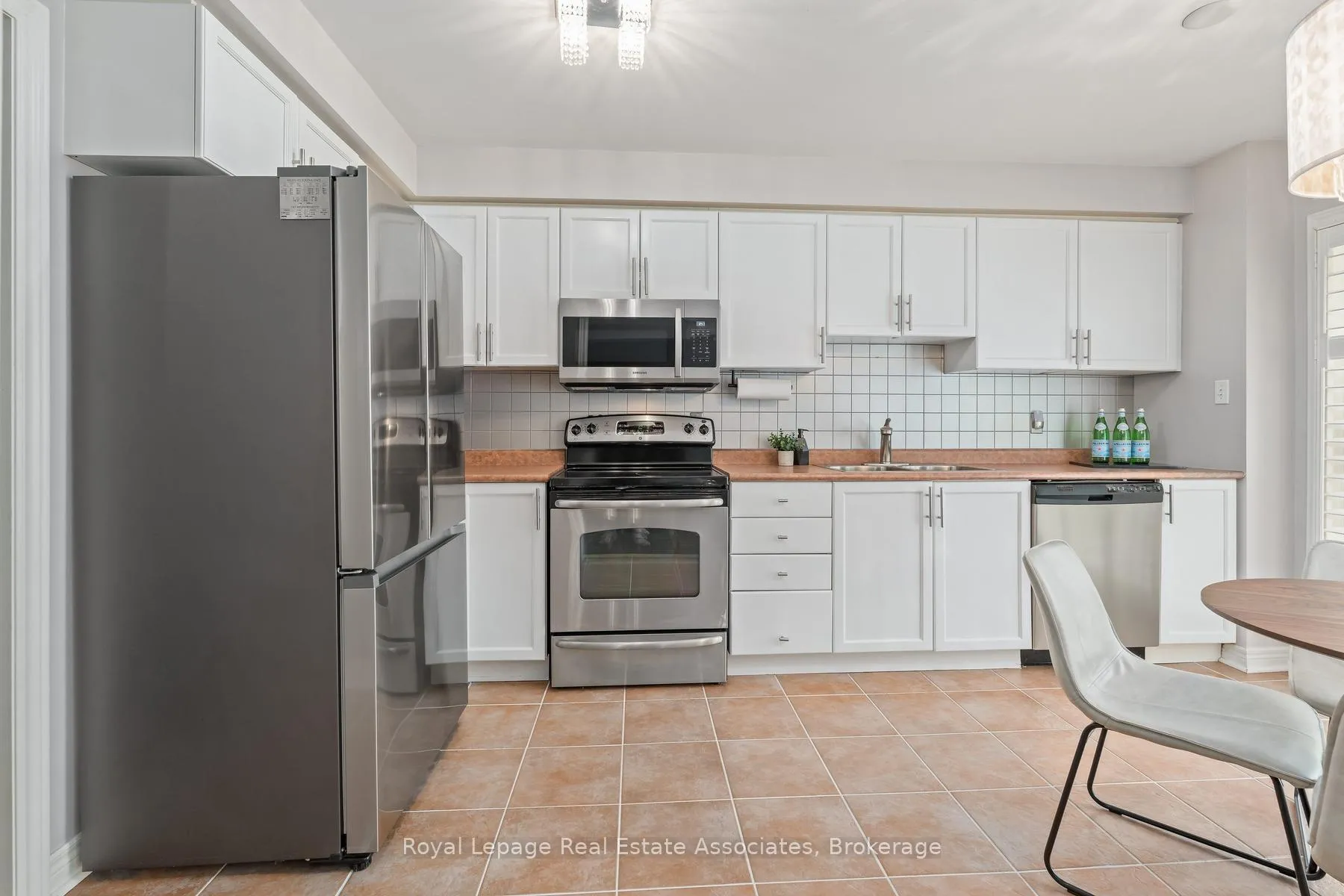 Photo 9 of 28 Gilmer Court, Halton Hills, Georgetown — HOMEH