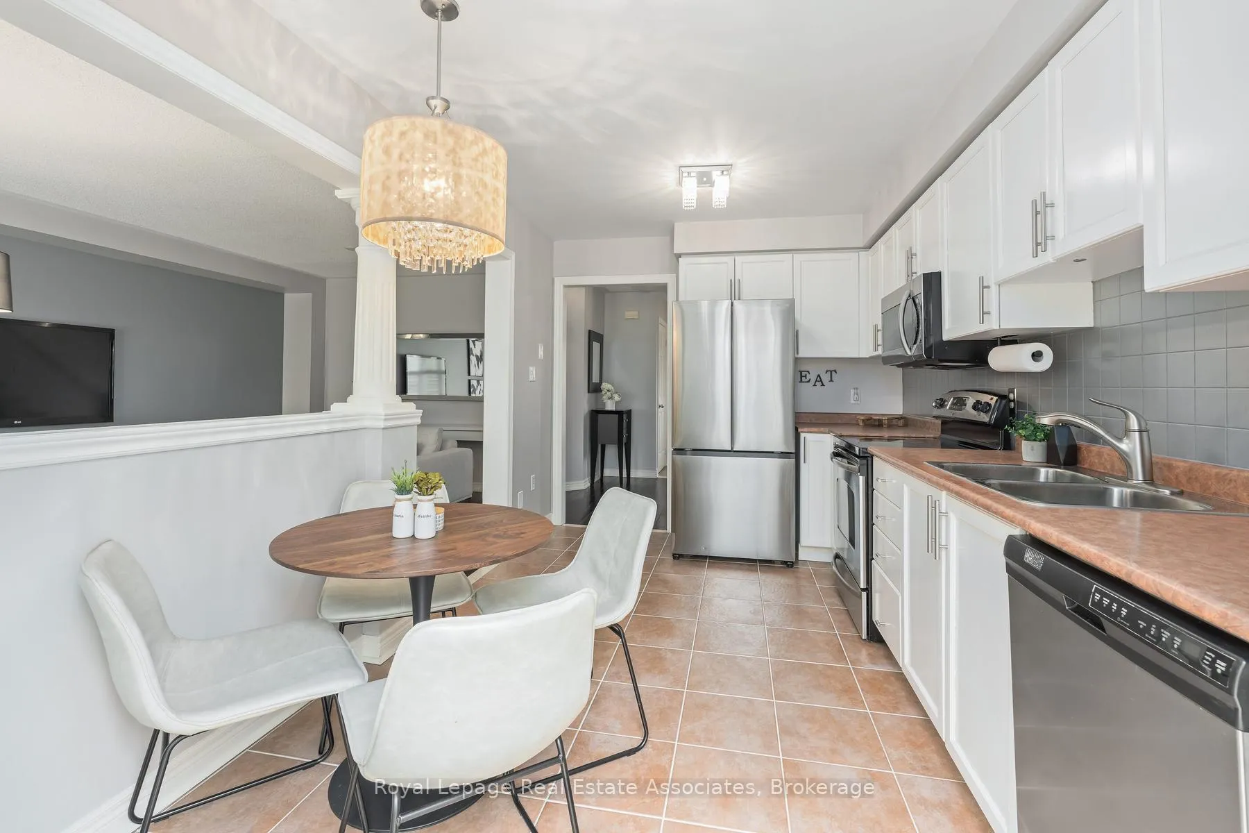 Photo 12 of 28 Gilmer Court, Halton Hills, Georgetown — HOMEH