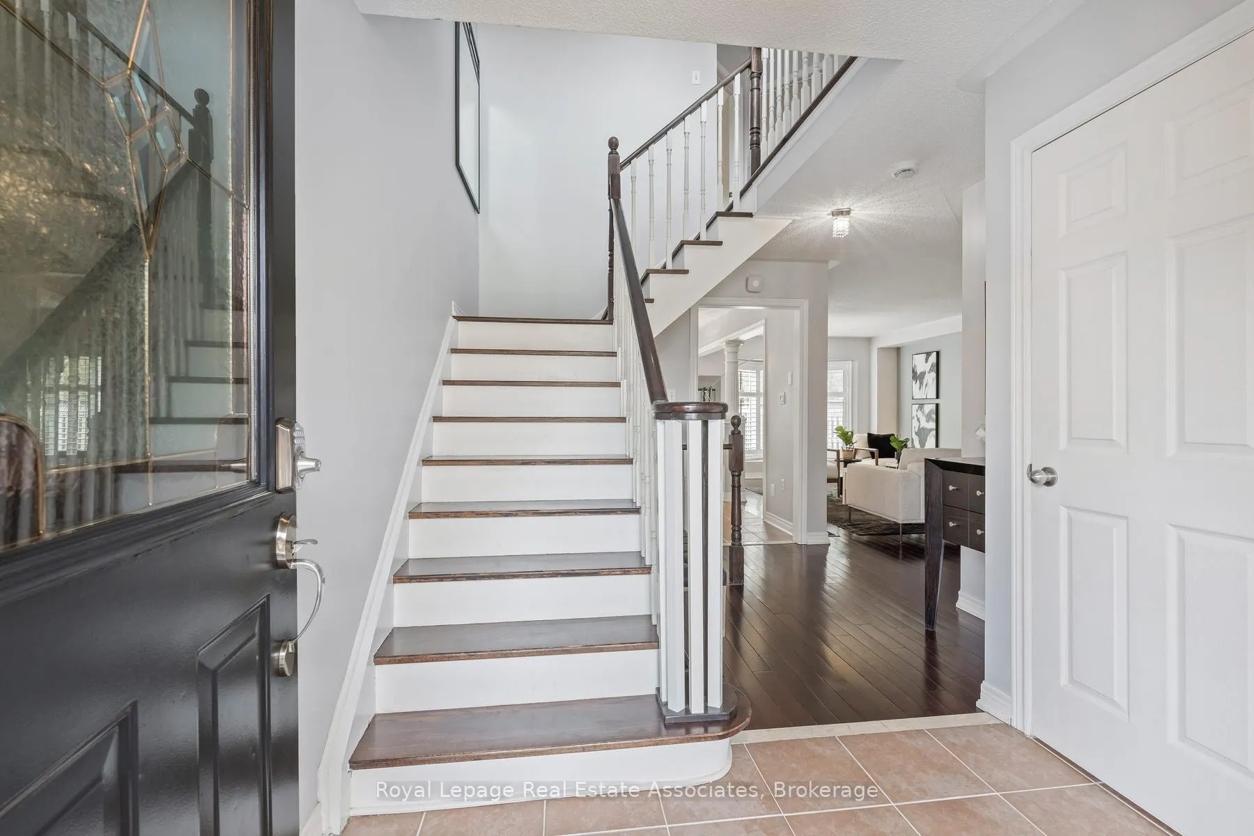 Photo 14 of 28 Gilmer Court, Halton Hills, Georgetown — HOMEH