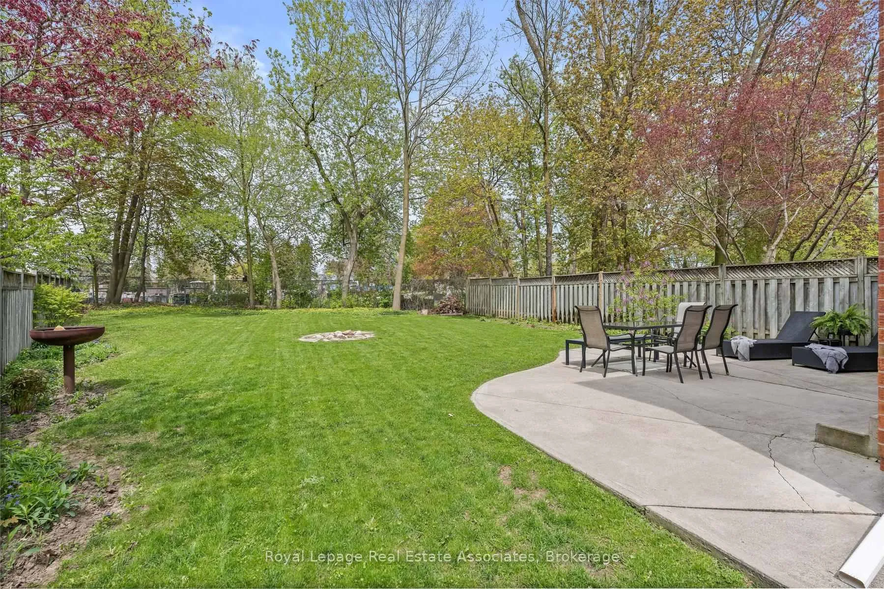 Photo 21 of 28 Gilmer Court, Halton Hills, Georgetown — HOMEH