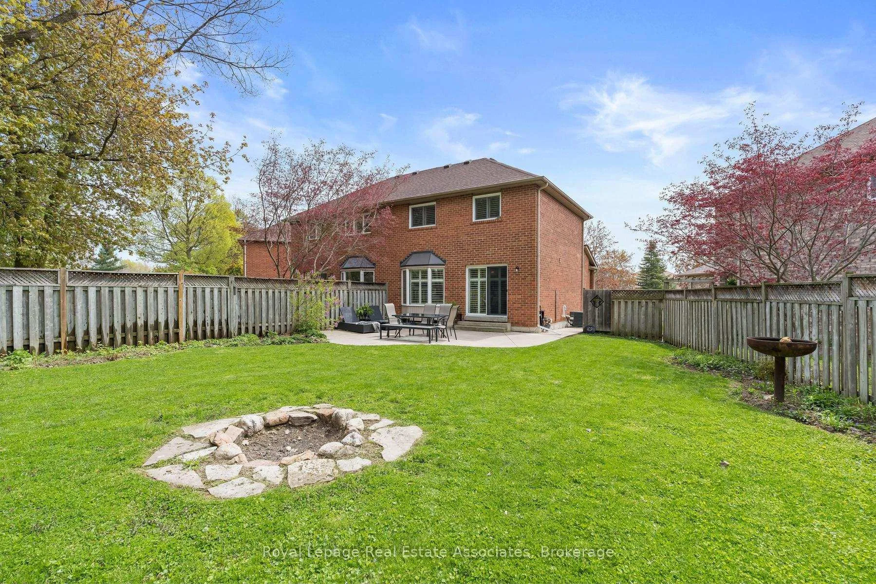Photo 29 of 28 Gilmer Court, Halton Hills, Georgetown — HOMEH