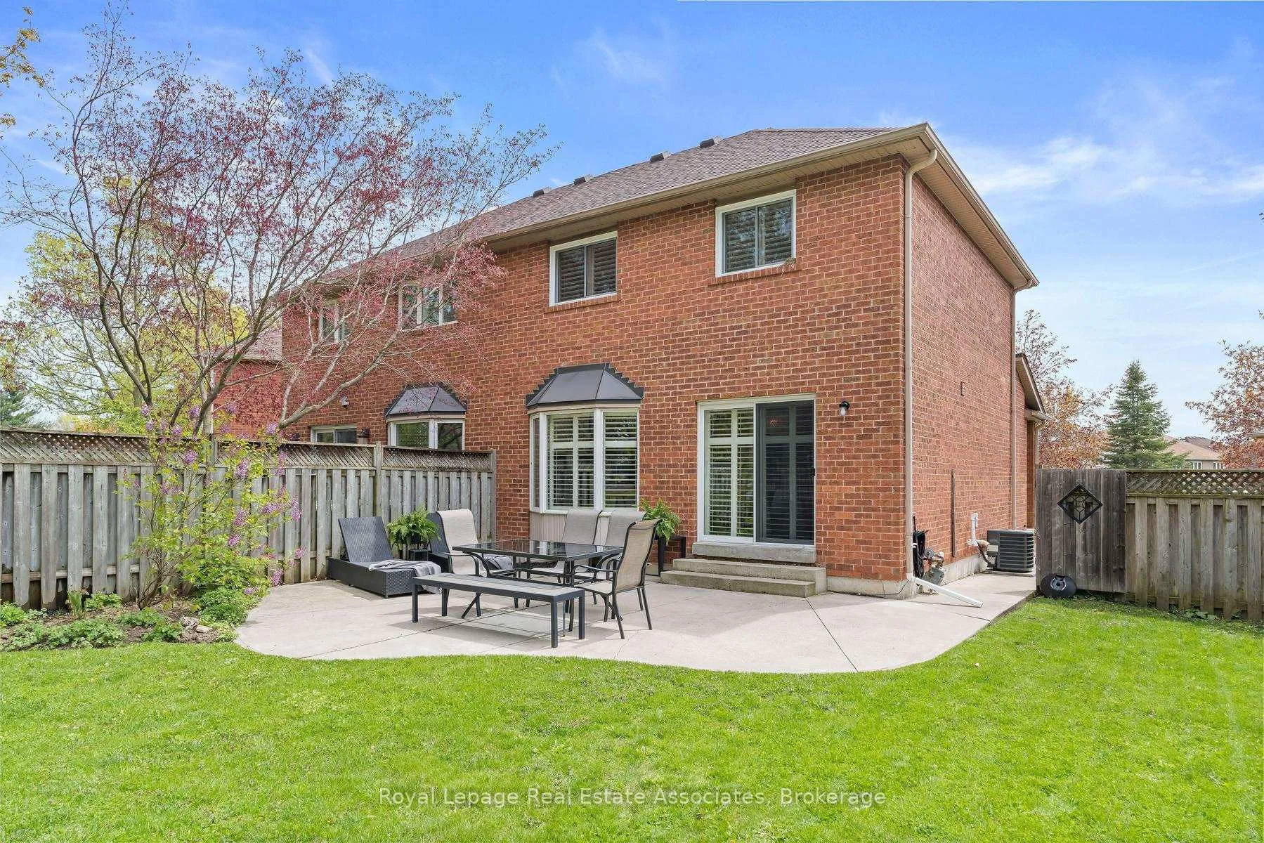 Photo 30 of 28 Gilmer Court, Halton Hills, Georgetown — HOMEH