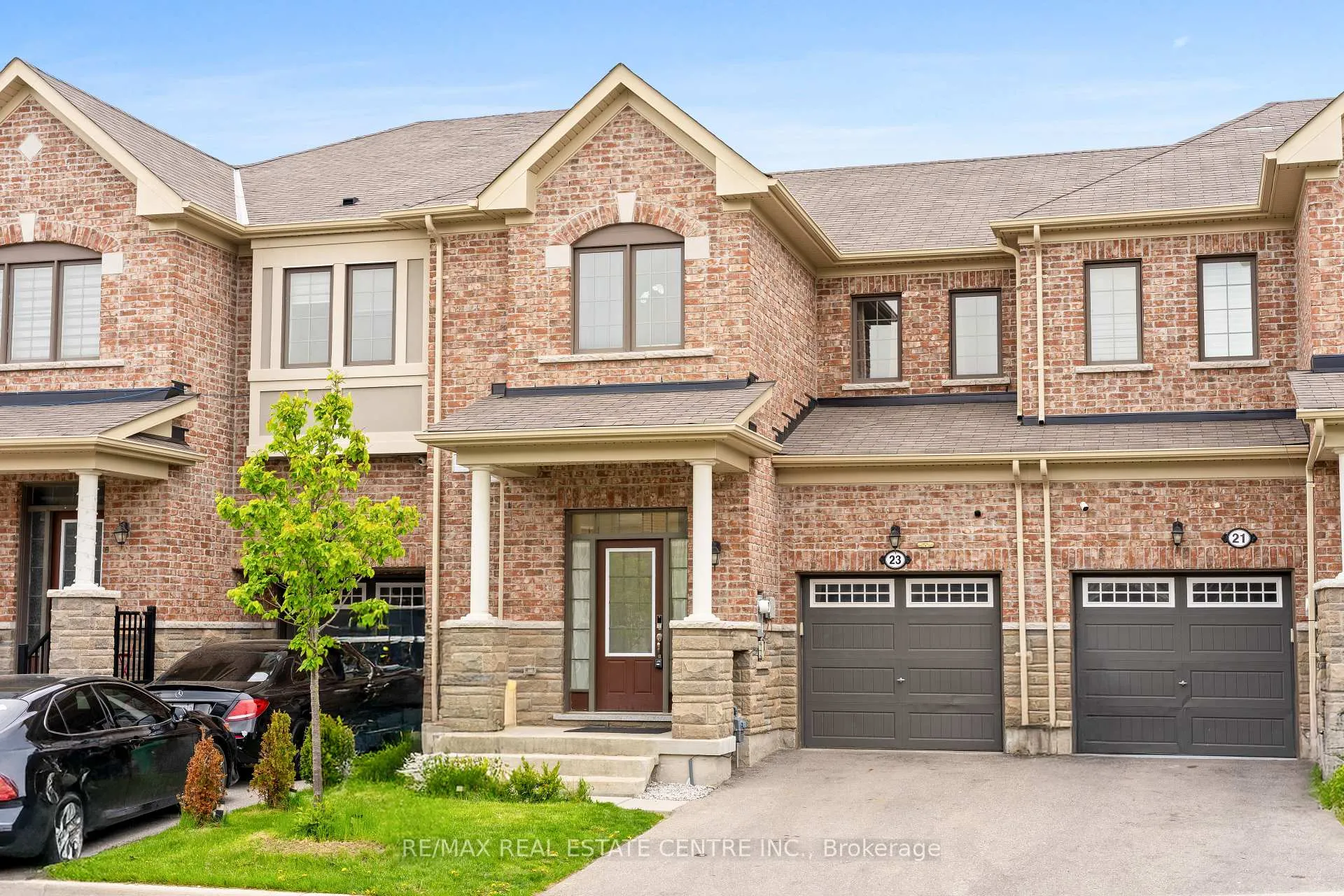 Photo 2 of 23 Circus Crescent, Brampton, Northwest Brampton — HOMEH