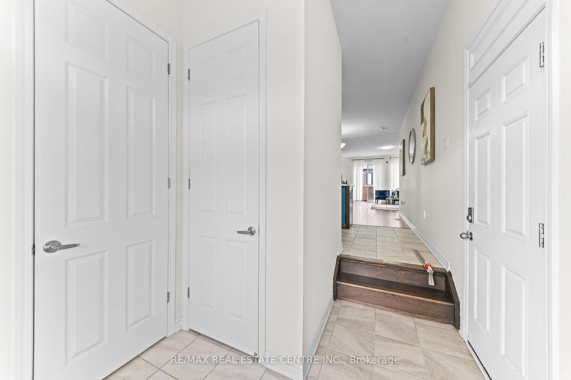 Photo 3 of 23 Circus Crescent, Brampton, Northwest Brampton — HOMEH