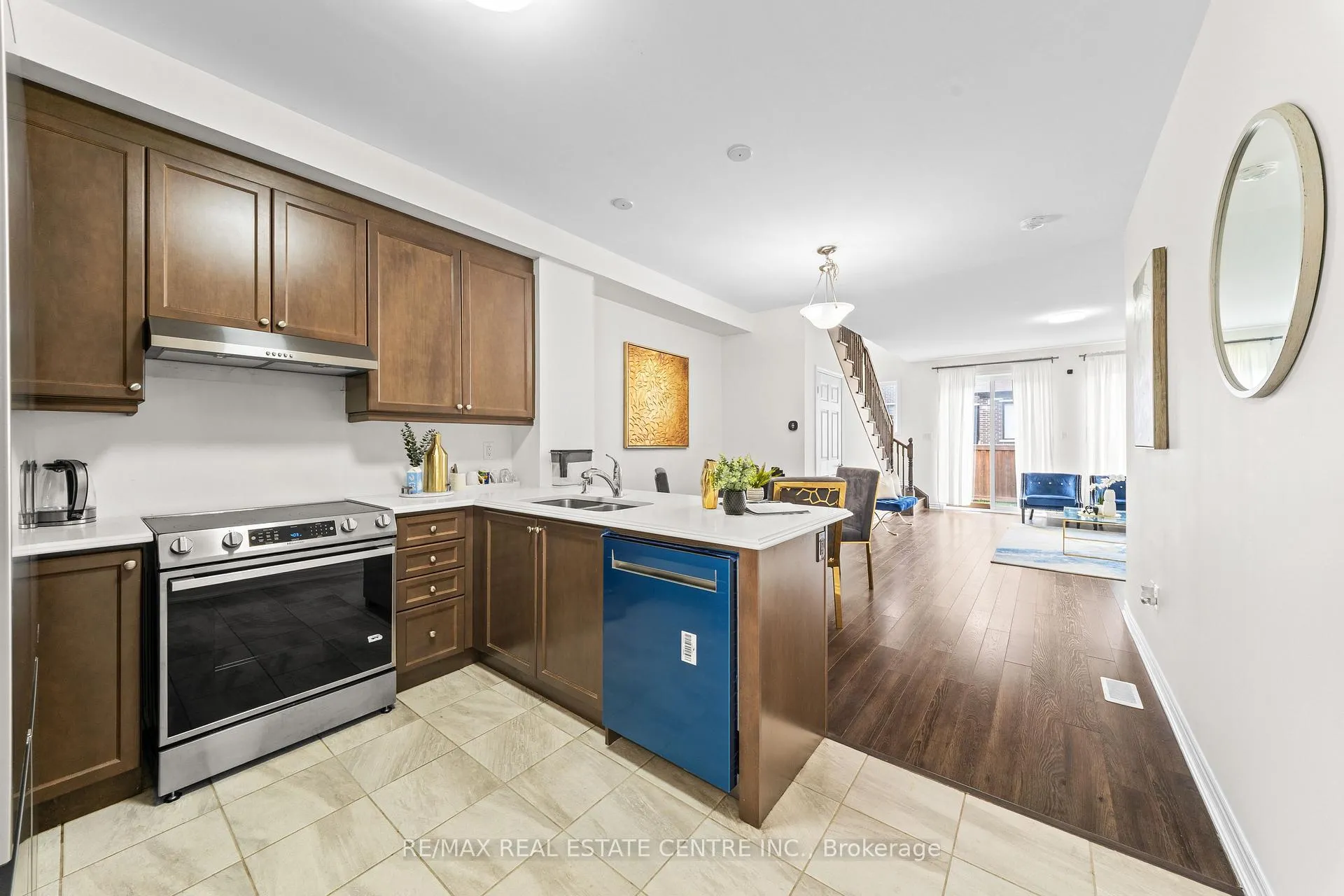 Photo 4 of 23 Circus Crescent, Brampton, Northwest Brampton — HOMEH