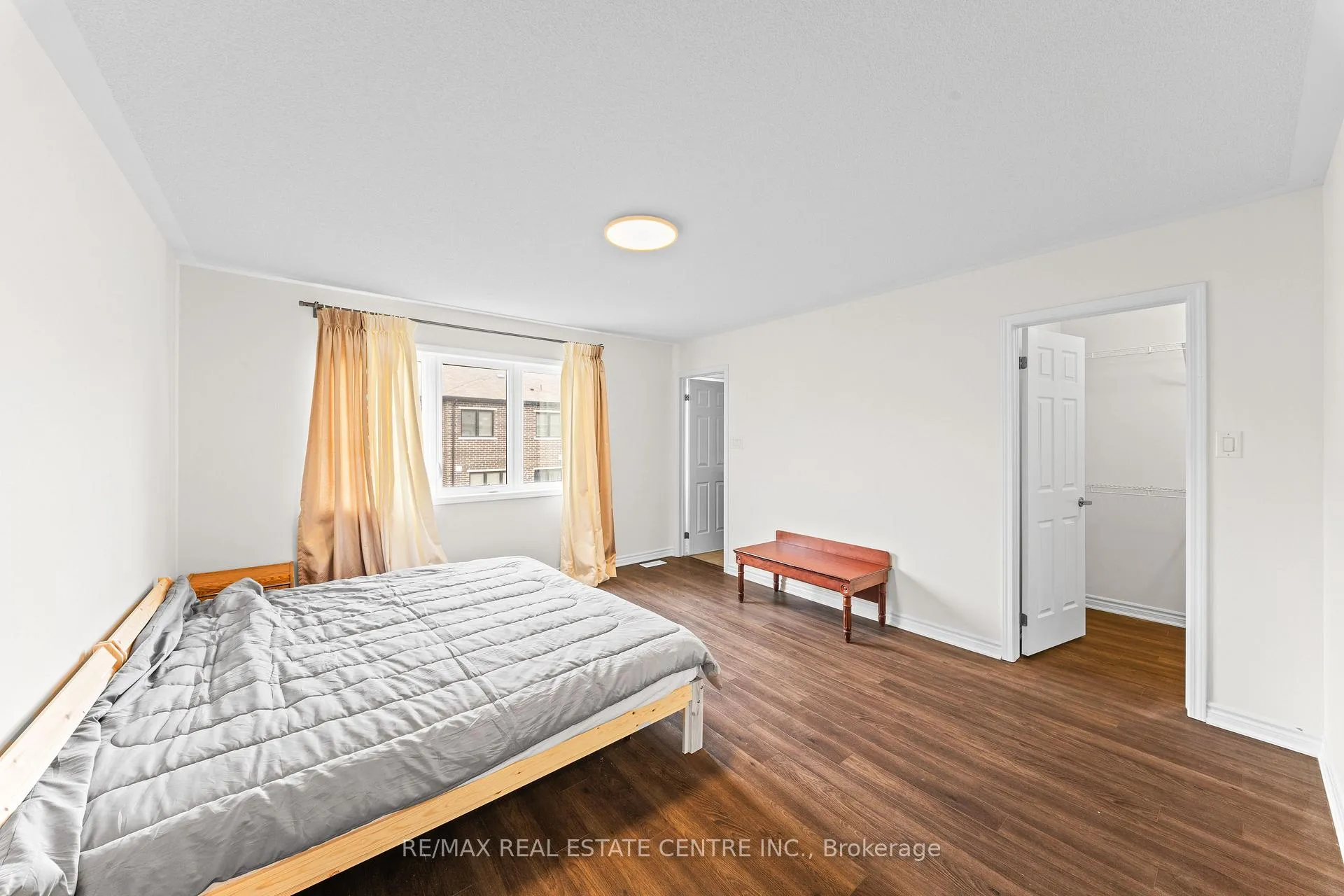 Photo 12 of 23 Circus Crescent, Brampton, Northwest Brampton — HOMEH