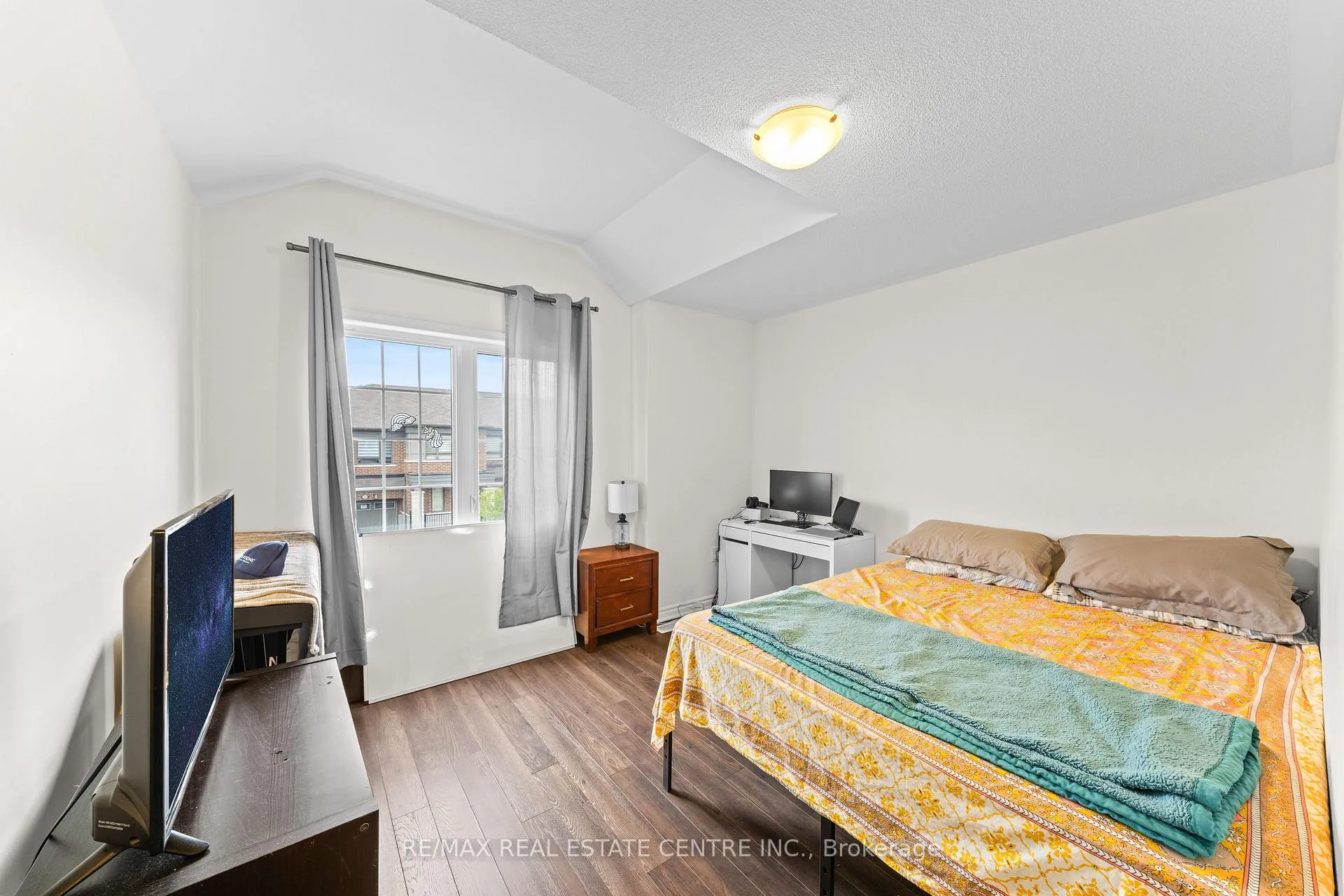 Photo 15 of 23 Circus Crescent, Brampton, Northwest Brampton — HOMEH