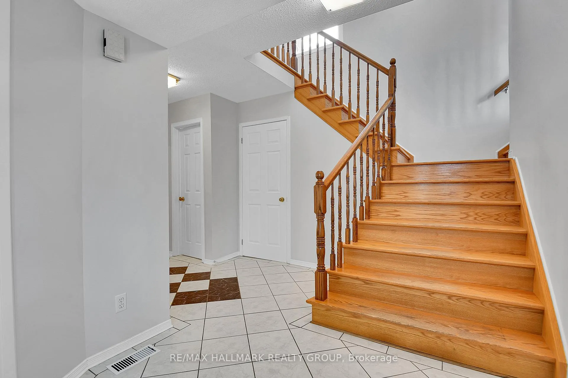 Photo 4 of 6602 Windsong Avenue, Ottawa, Orleans/Sunridge — HOMEH