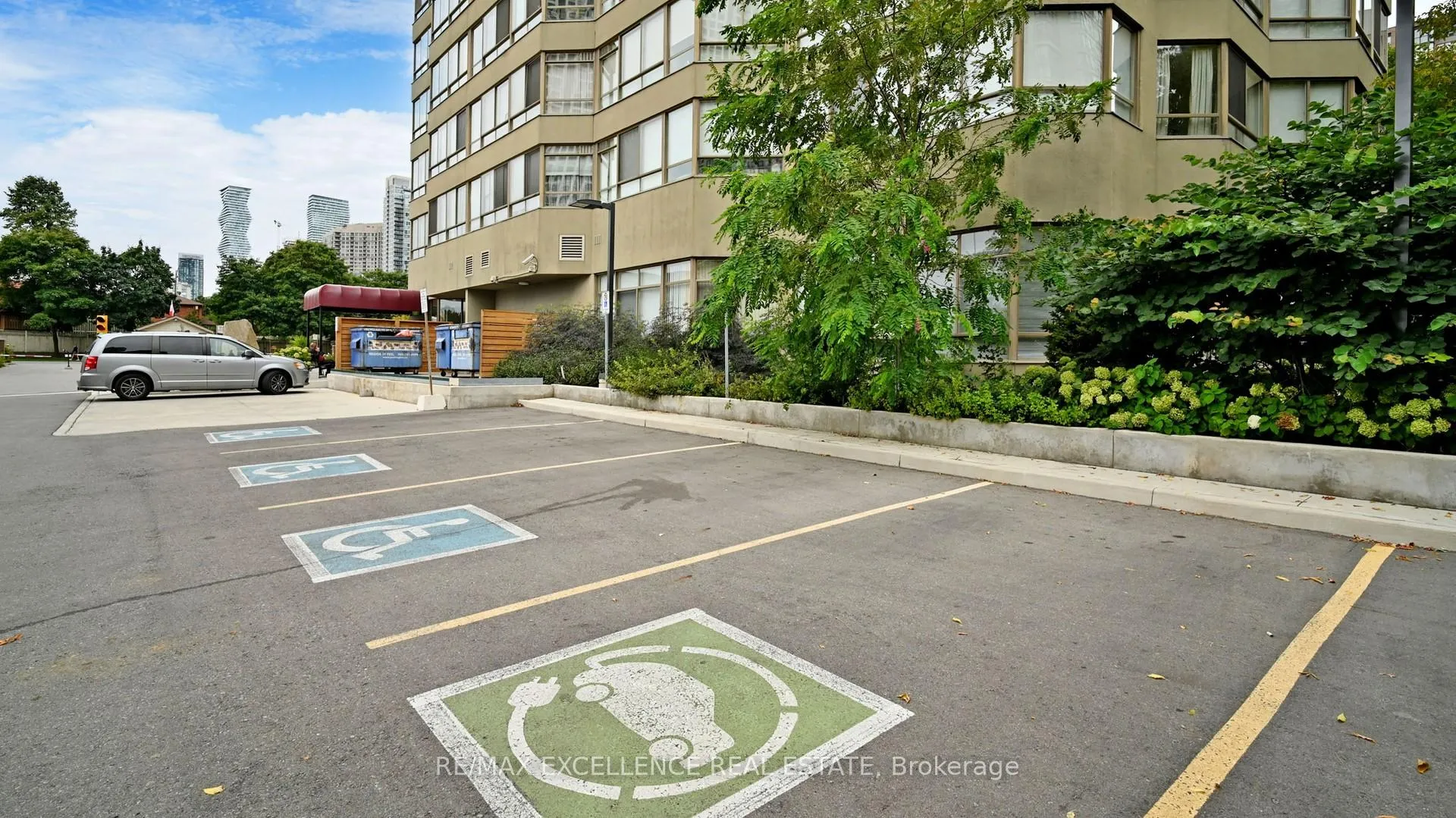 Photo 2 of Unit 1504, 3605 Kariya Drive, Mississauga, City Centre — HOMEH