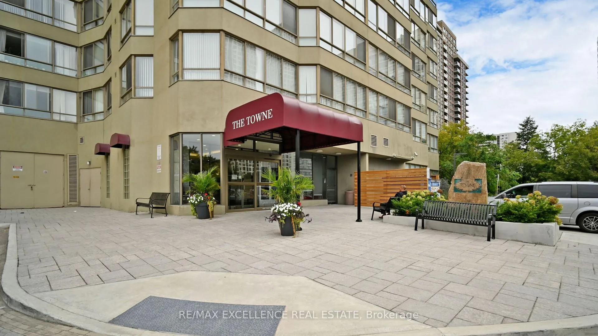 Photo 3 of Unit 1504, 3605 Kariya Drive, Mississauga, City Centre — HOMEH
