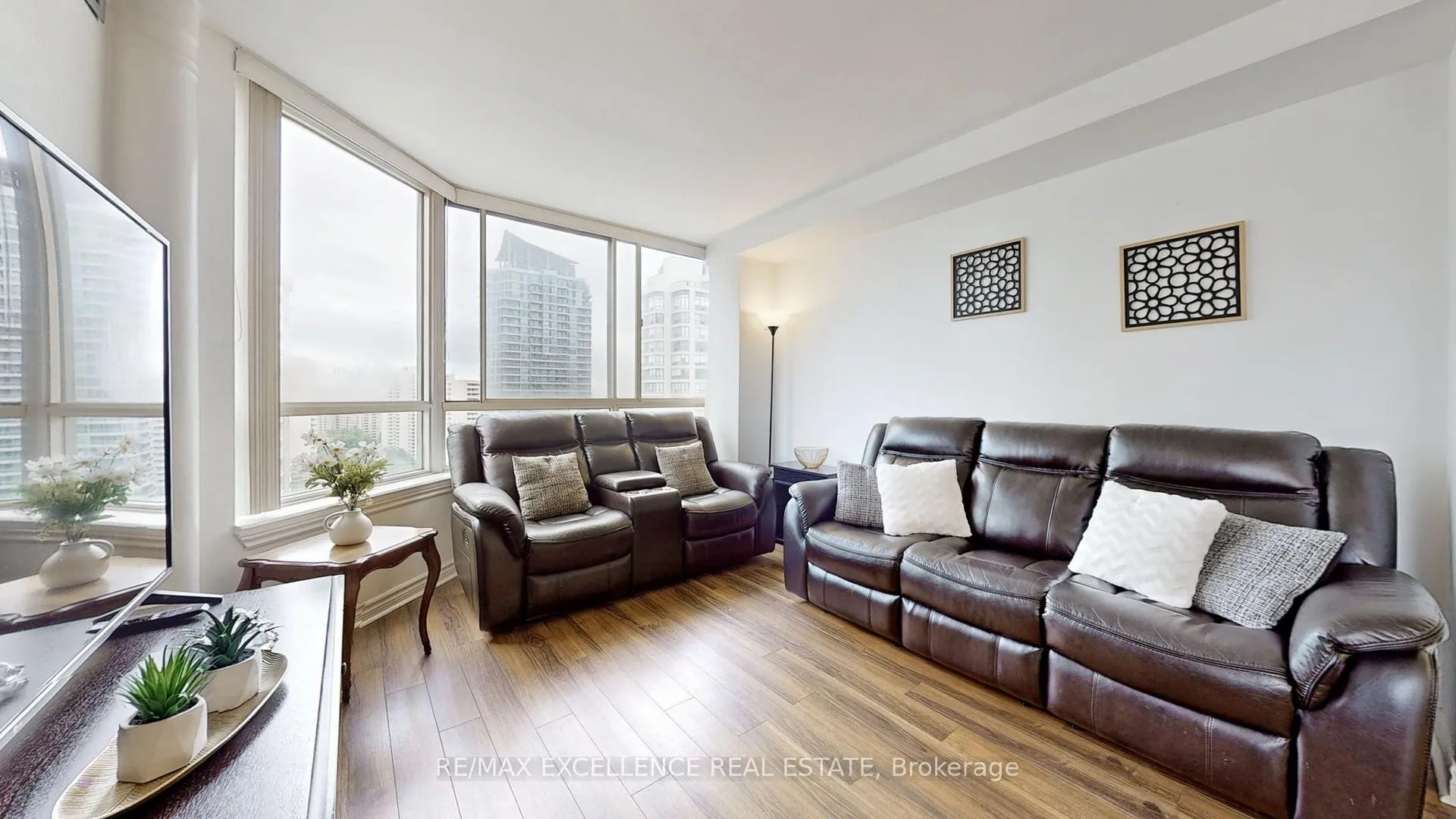 Photo 7 of Unit 1504, 3605 Kariya Drive, Mississauga, City Centre — HOMEH