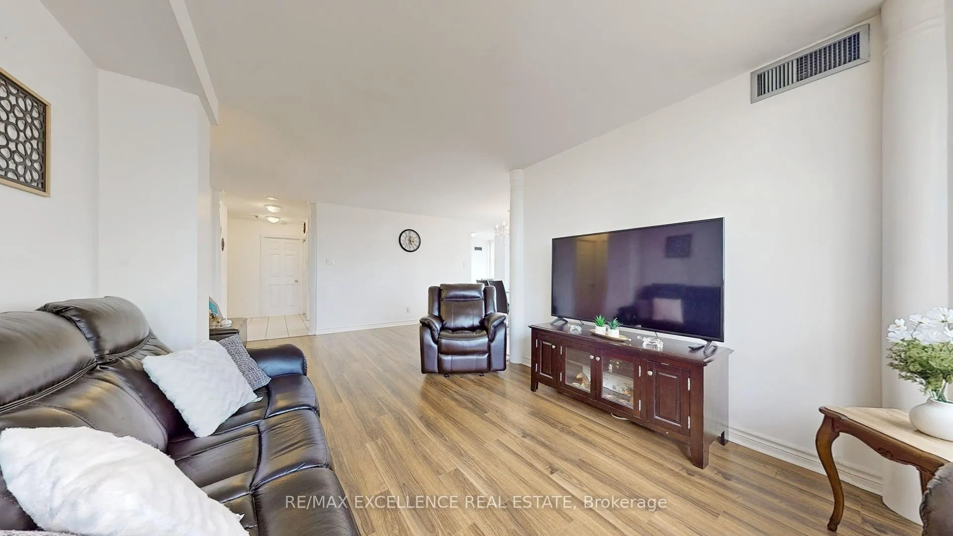 Photo 8 of Unit 1504, 3605 Kariya Drive, Mississauga, City Centre — HOMEH