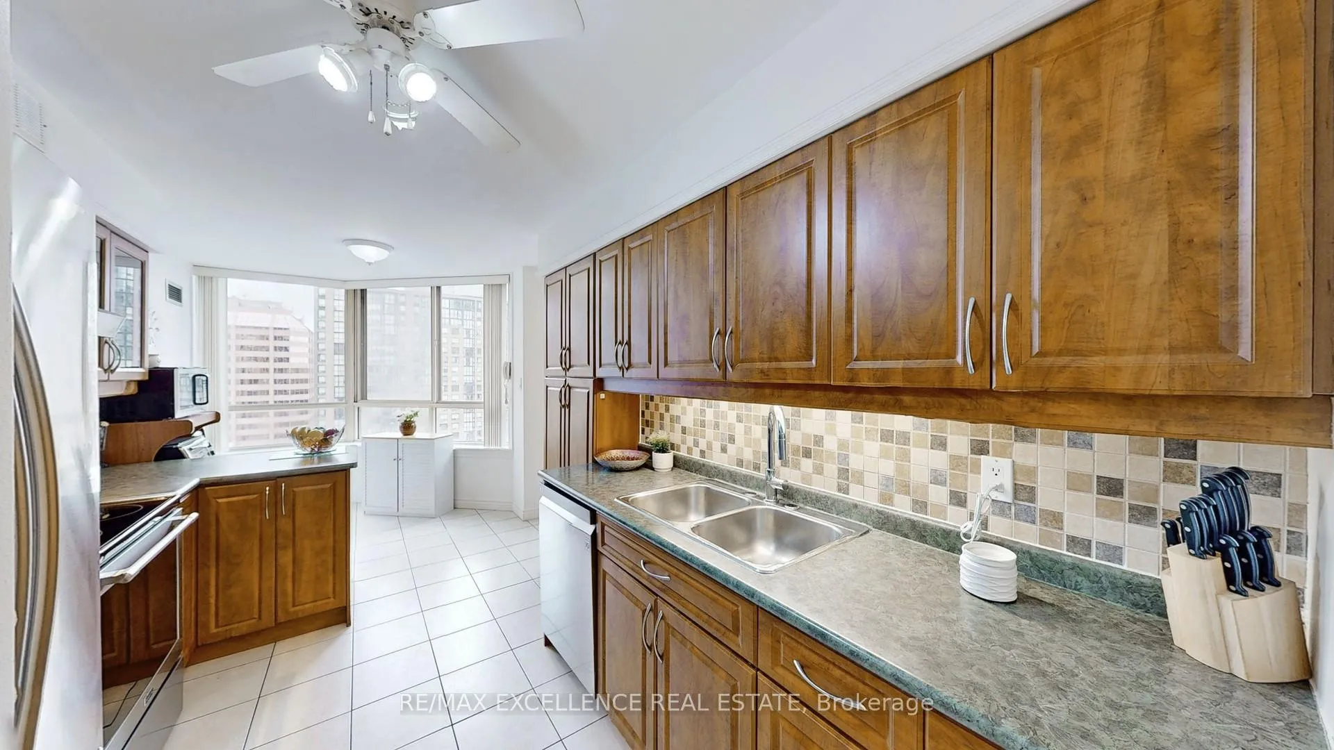 Photo 11 of Unit 1504, 3605 Kariya Drive, Mississauga, City Centre — HOMEH