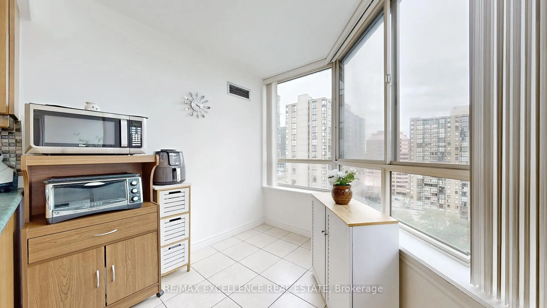 Photo 14 of Unit 1504, 3605 Kariya Drive, Mississauga, City Centre — HOMEH