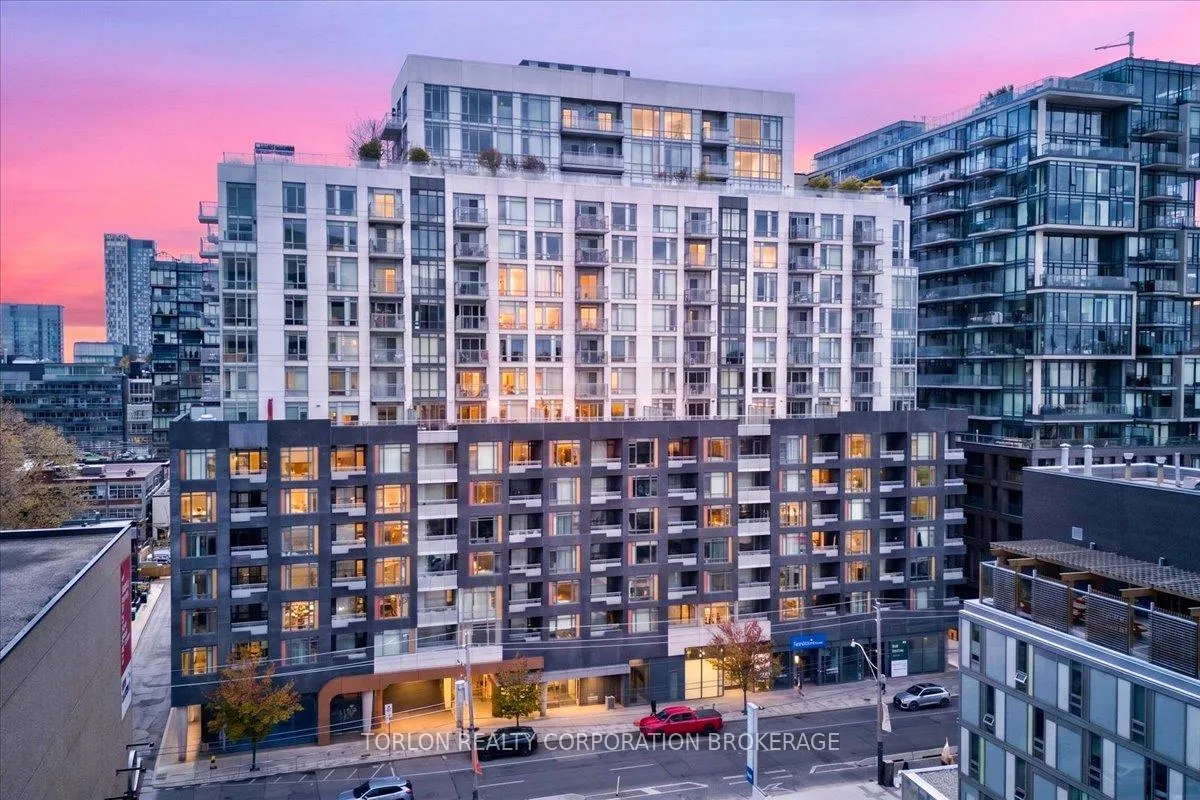 Front of Unit 1632, 525 Adelaide Street W