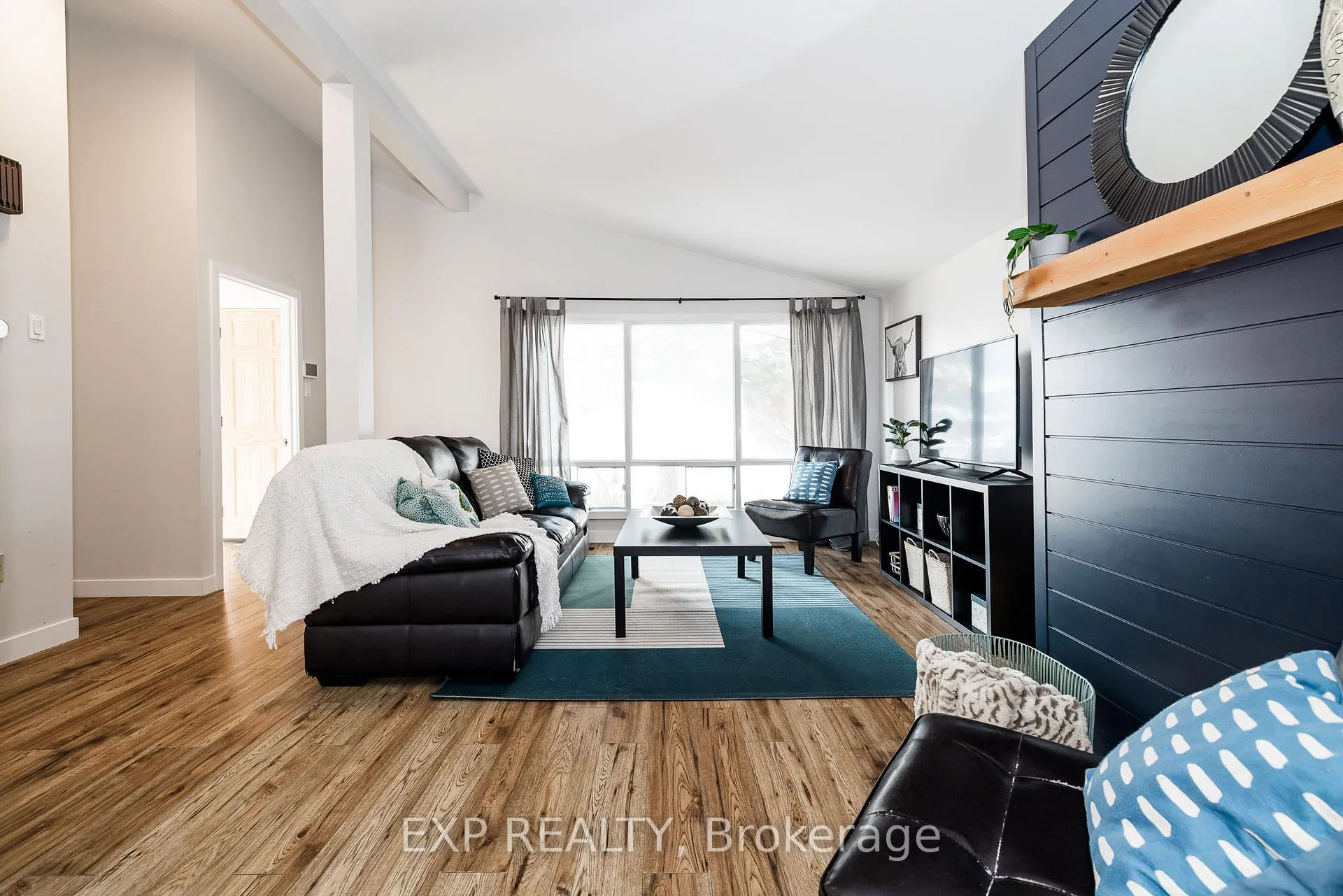 Photo 2 of 2196 Plesser Street, Ottawa, Elmvale Acres/Urbandale — HOMEH