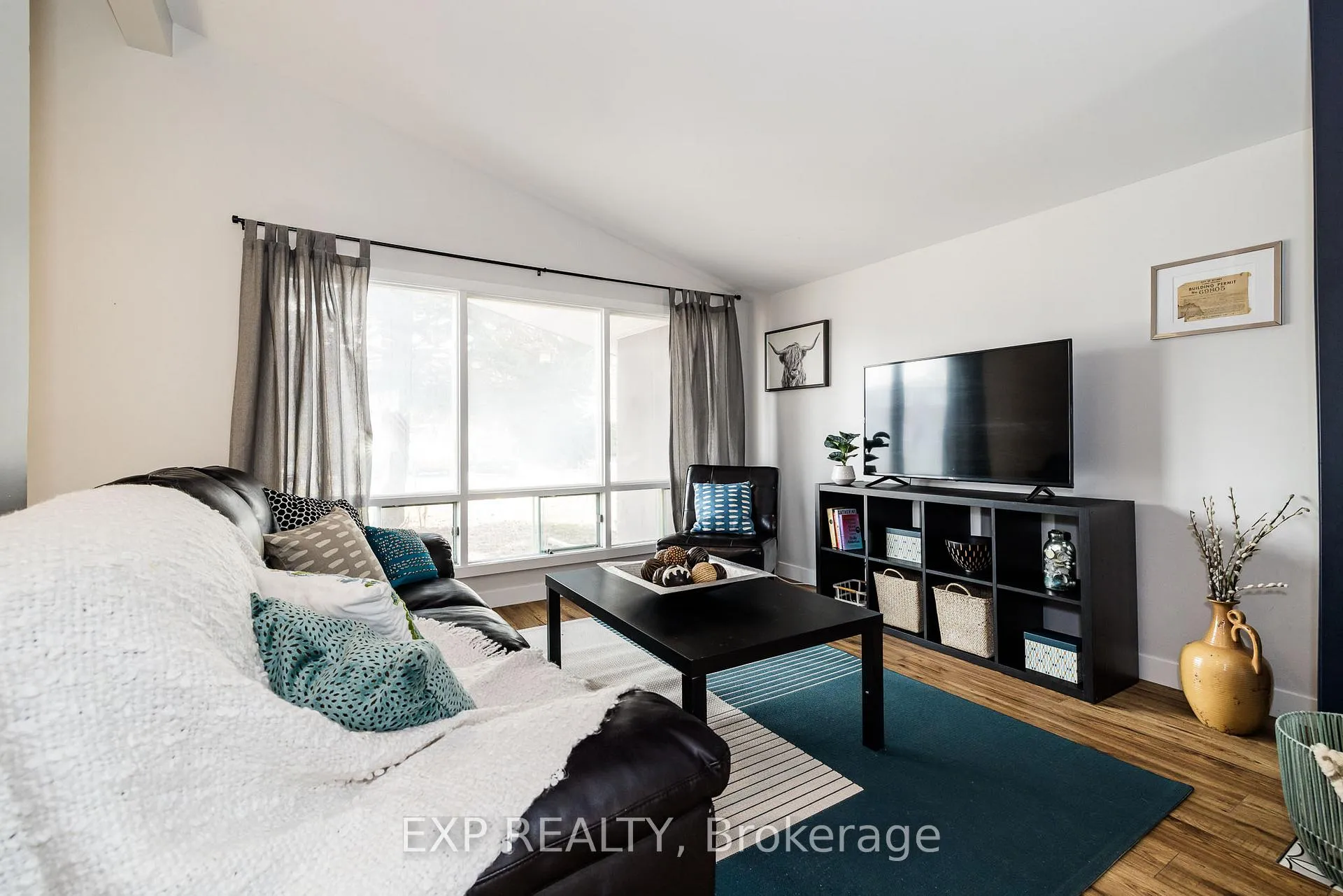 Photo 3 of 2196 Plesser Street, Ottawa, Elmvale Acres/Urbandale — HOMEH
