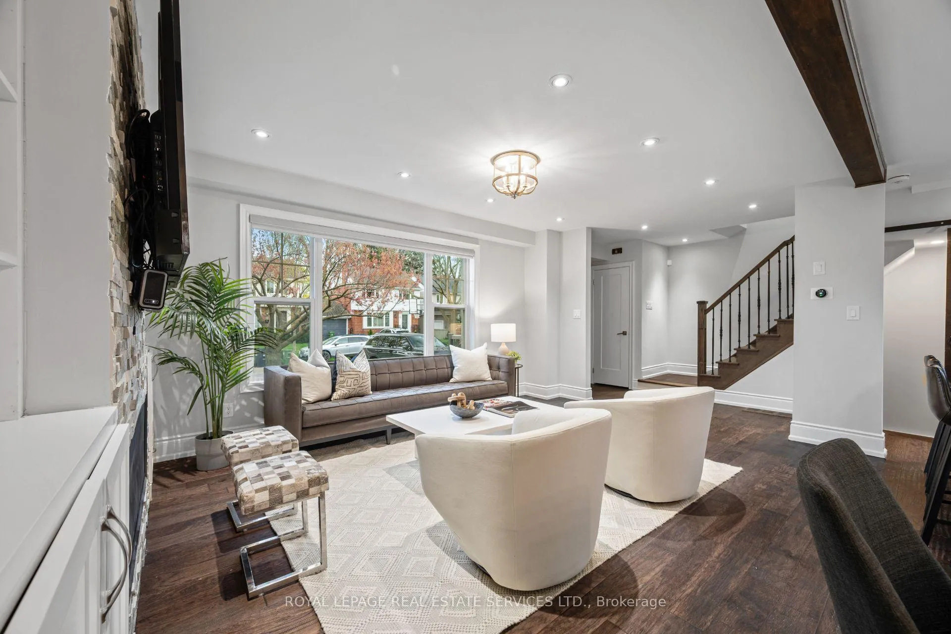 Photo 5 of 10 Glenellen Drive W, Etobicoke, Stonegate-Queensway — HOMEH