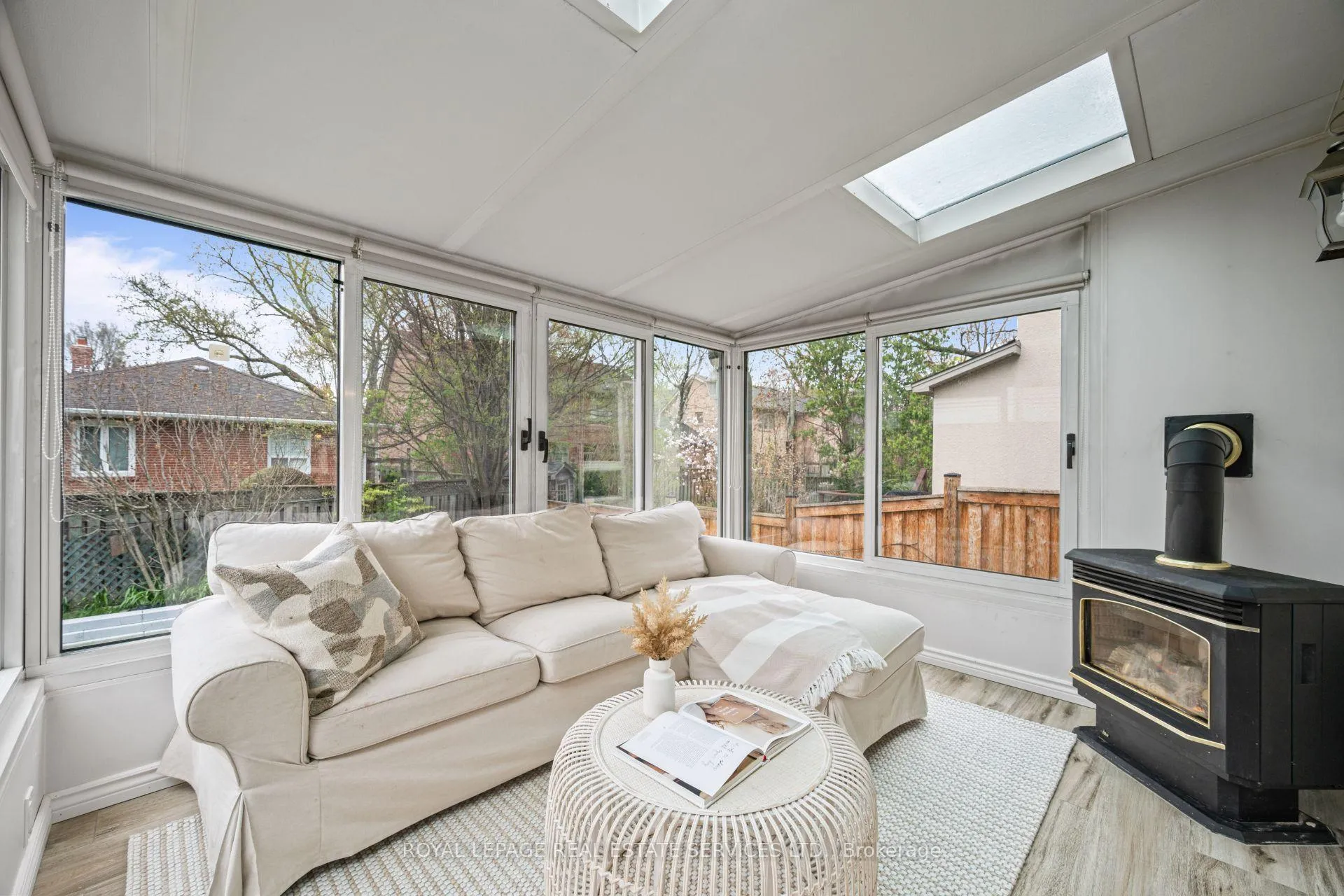 Photo 13 of 10 Glenellen Drive W, Etobicoke, Stonegate-Queensway — HOMEH