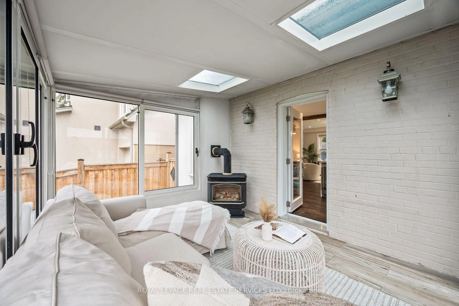 Photo 14 of 10 Glenellen Drive W, Etobicoke, Stonegate-Queensway — HOMEH