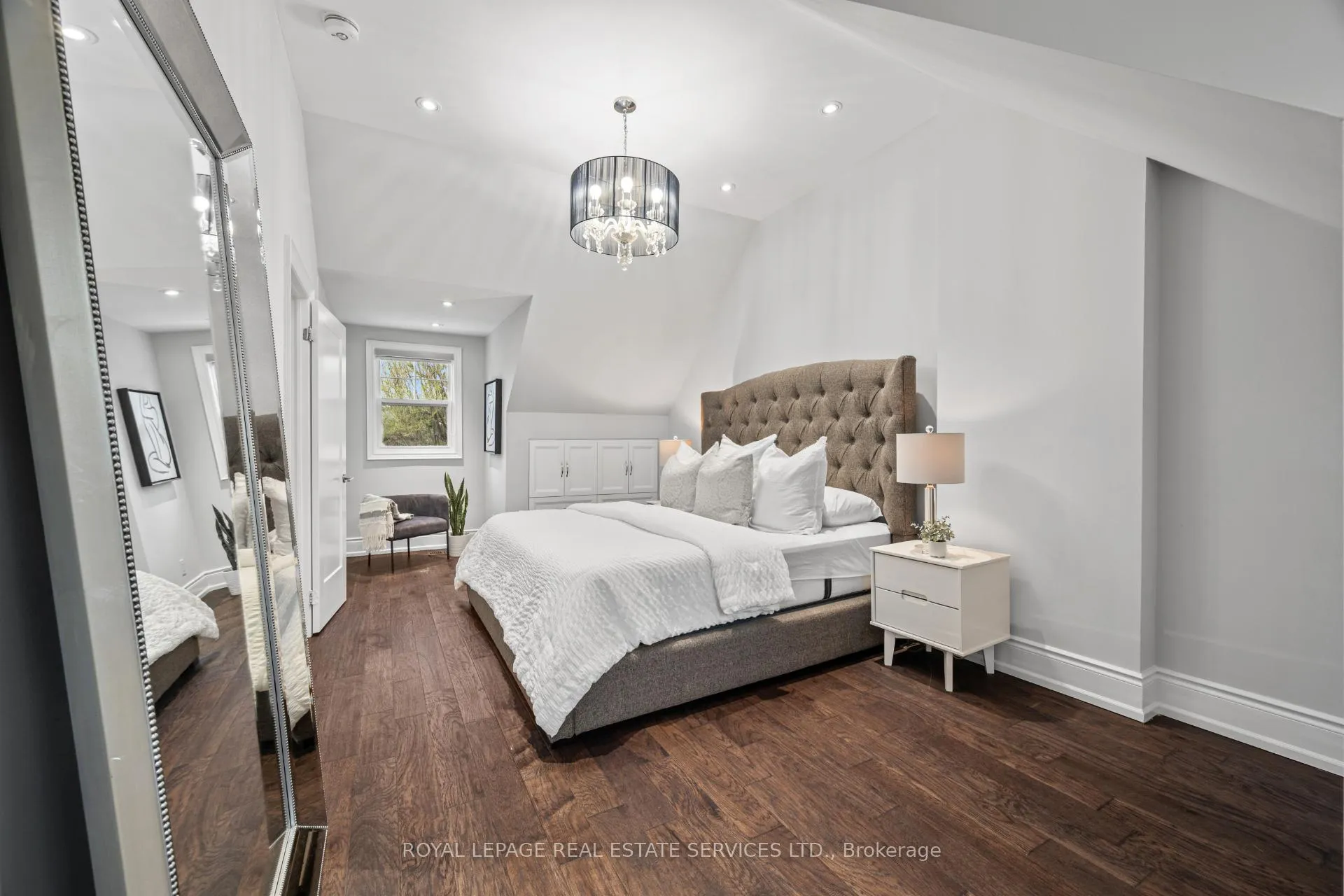 Photo 16 of 10 Glenellen Drive W, Etobicoke, Stonegate-Queensway — HOMEH