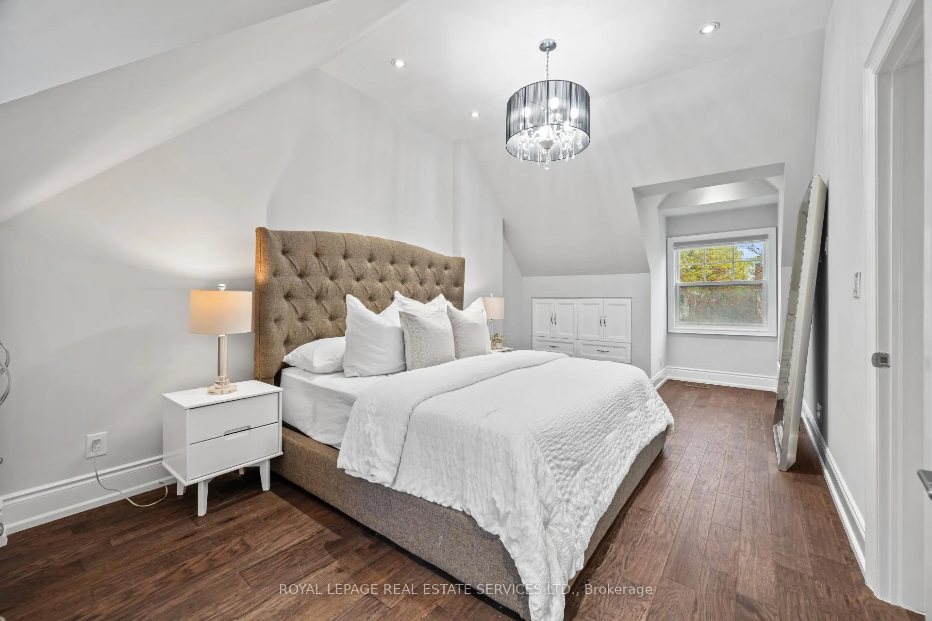 Photo 17 of 10 Glenellen Drive W, Etobicoke, Stonegate-Queensway — HOMEH