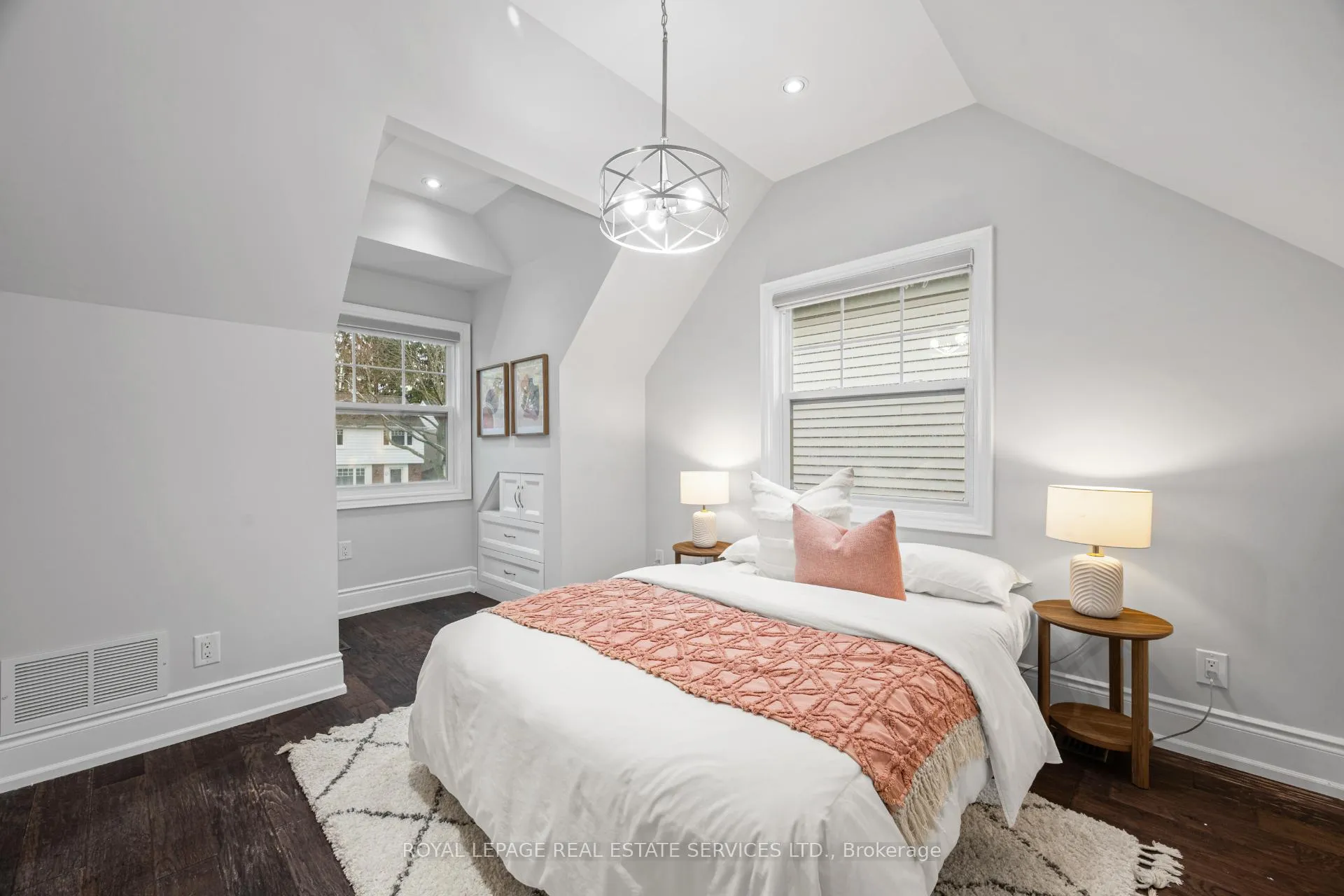 Photo 19 of 10 Glenellen Drive W, Etobicoke, Stonegate-Queensway — HOMEH