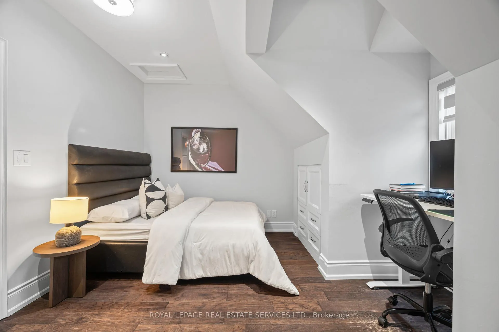 Photo 20 of 10 Glenellen Drive W, Etobicoke, Stonegate-Queensway — HOMEH