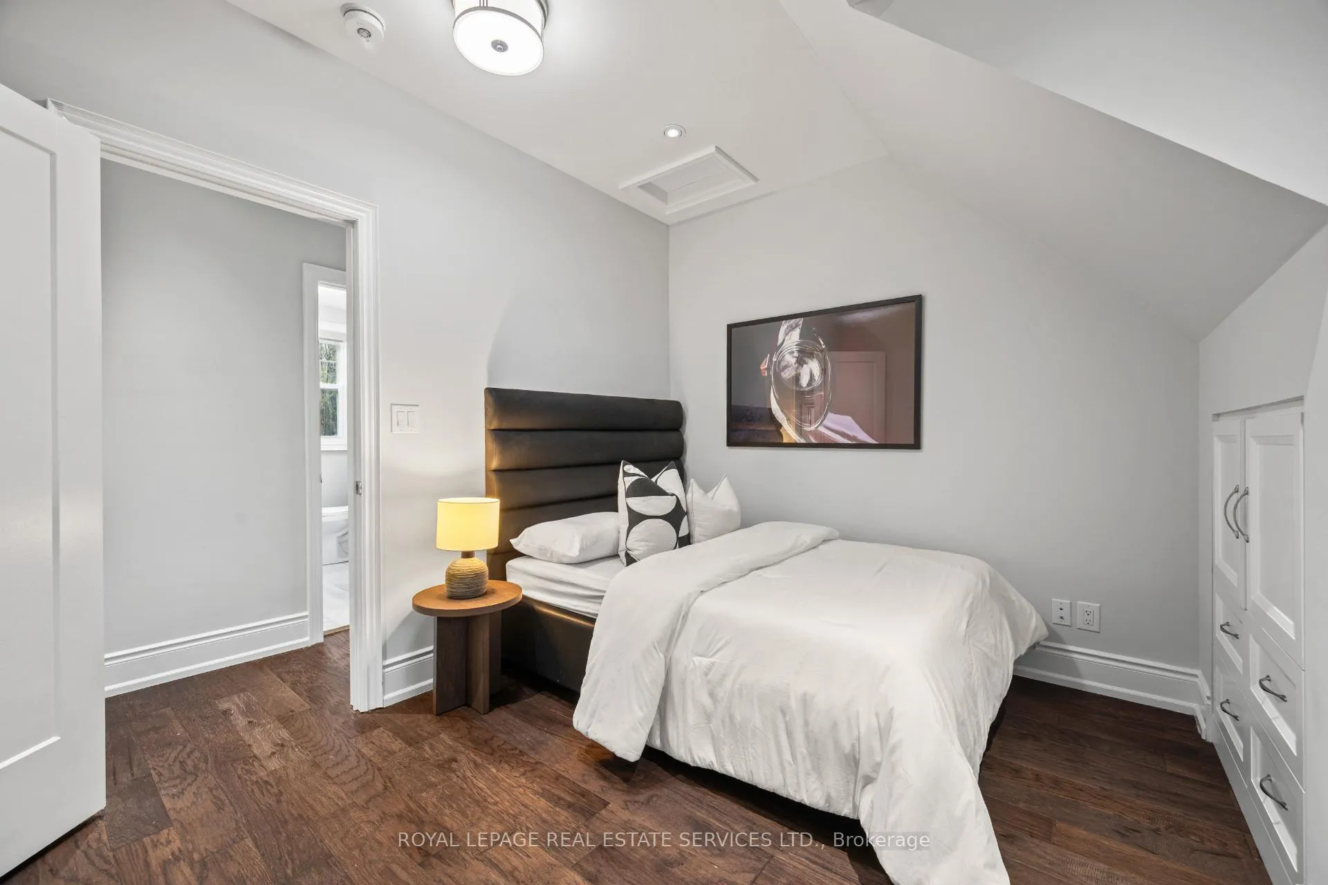 Photo 21 of 10 Glenellen Drive W, Etobicoke, Stonegate-Queensway — HOMEH